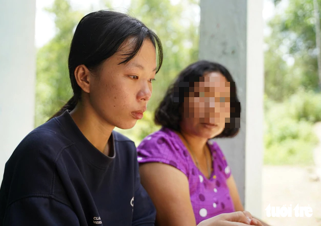 Ngày nào cũng tìm mẹ trong mưa gió, ở miếu hoang, nữ sinh đậu đại học cả xóm Trà Bồng che chở - Ảnh 6.