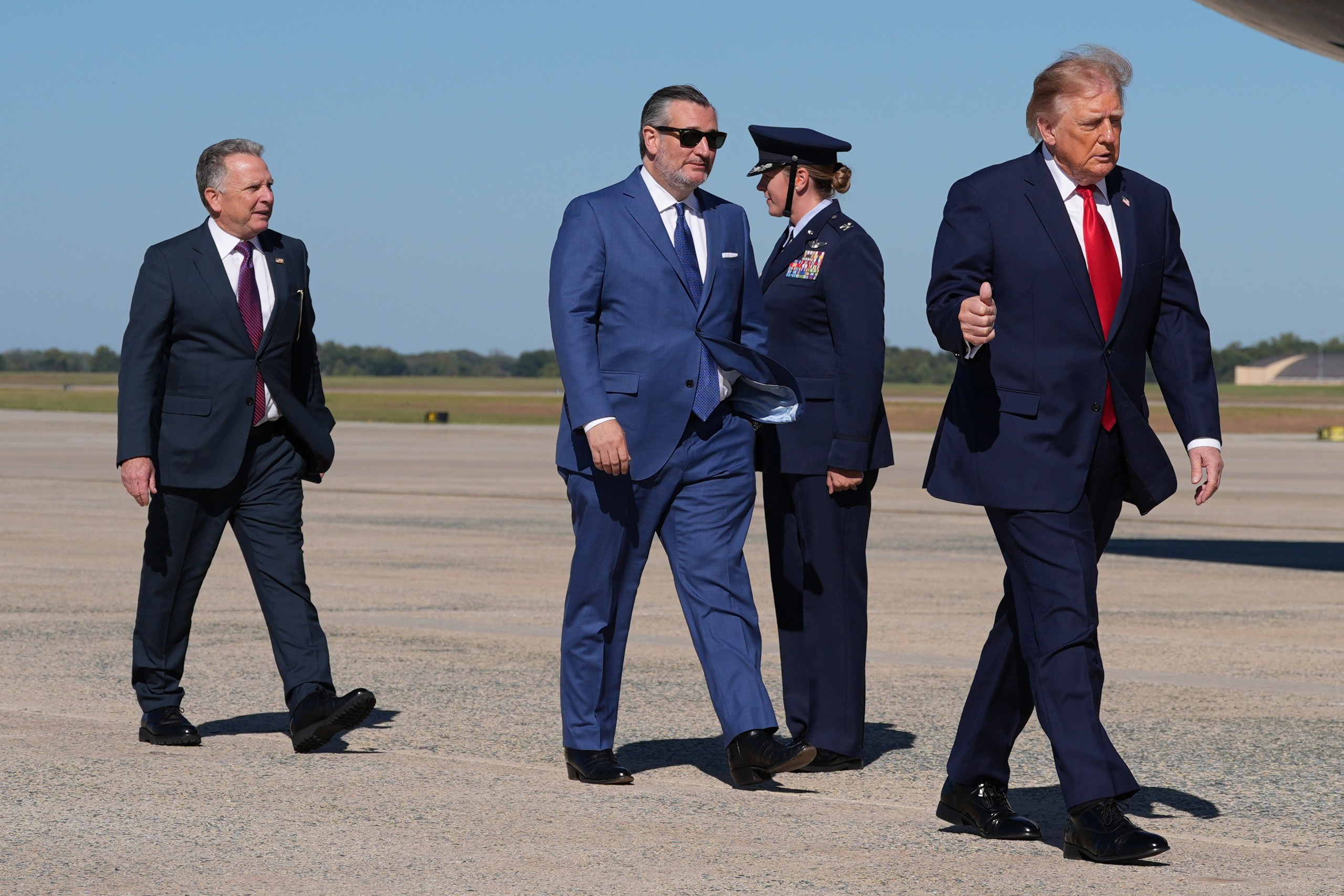 Tin tức thế giới 13-10: Ông Trump nói mua dầu Nga vì dân Mỹ; Mỹ lại bảo Ukraine mua dầu Nga để thuyết phục Matxcơva xuống nước - Ảnh 2.