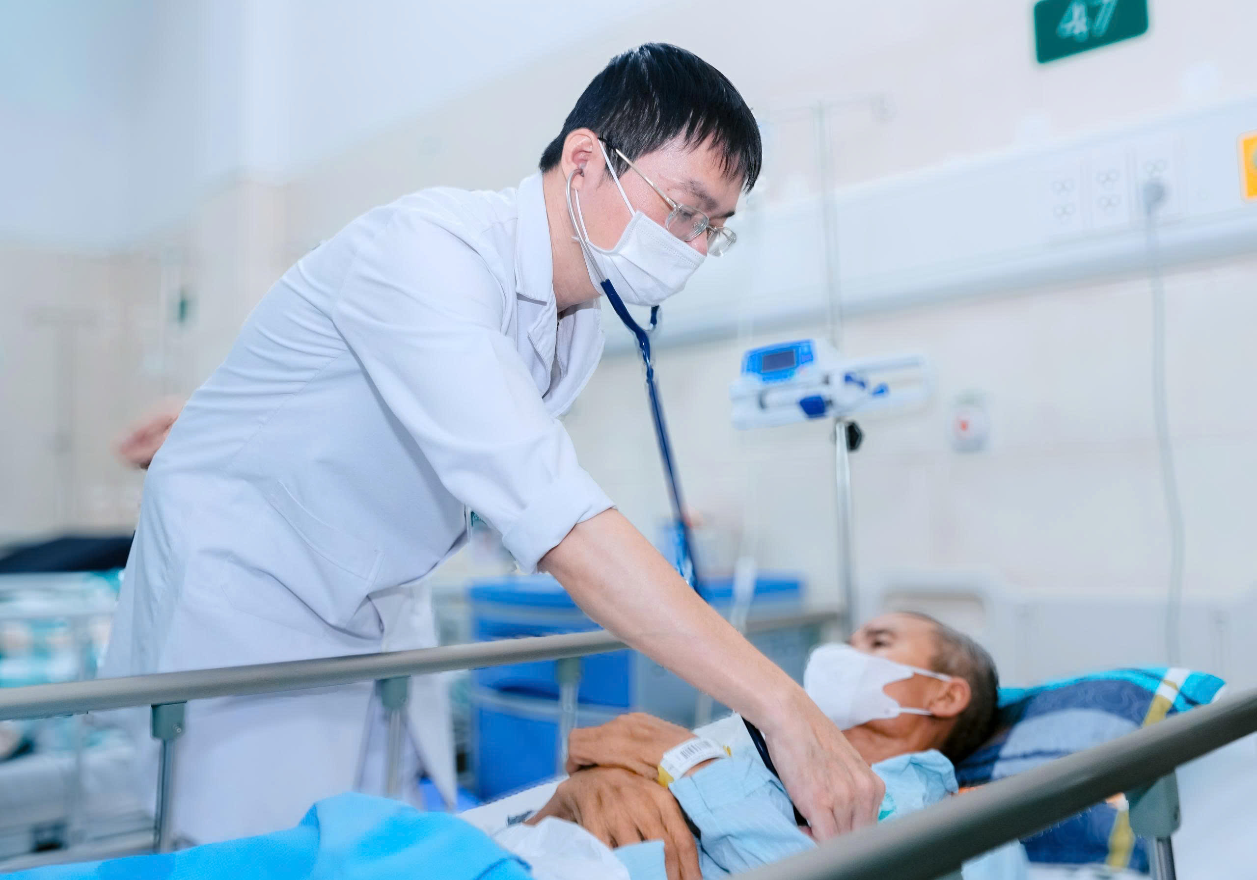 Thời tiết giao mùa, người bệnh hen cần cẩn trọng - Ảnh 1.