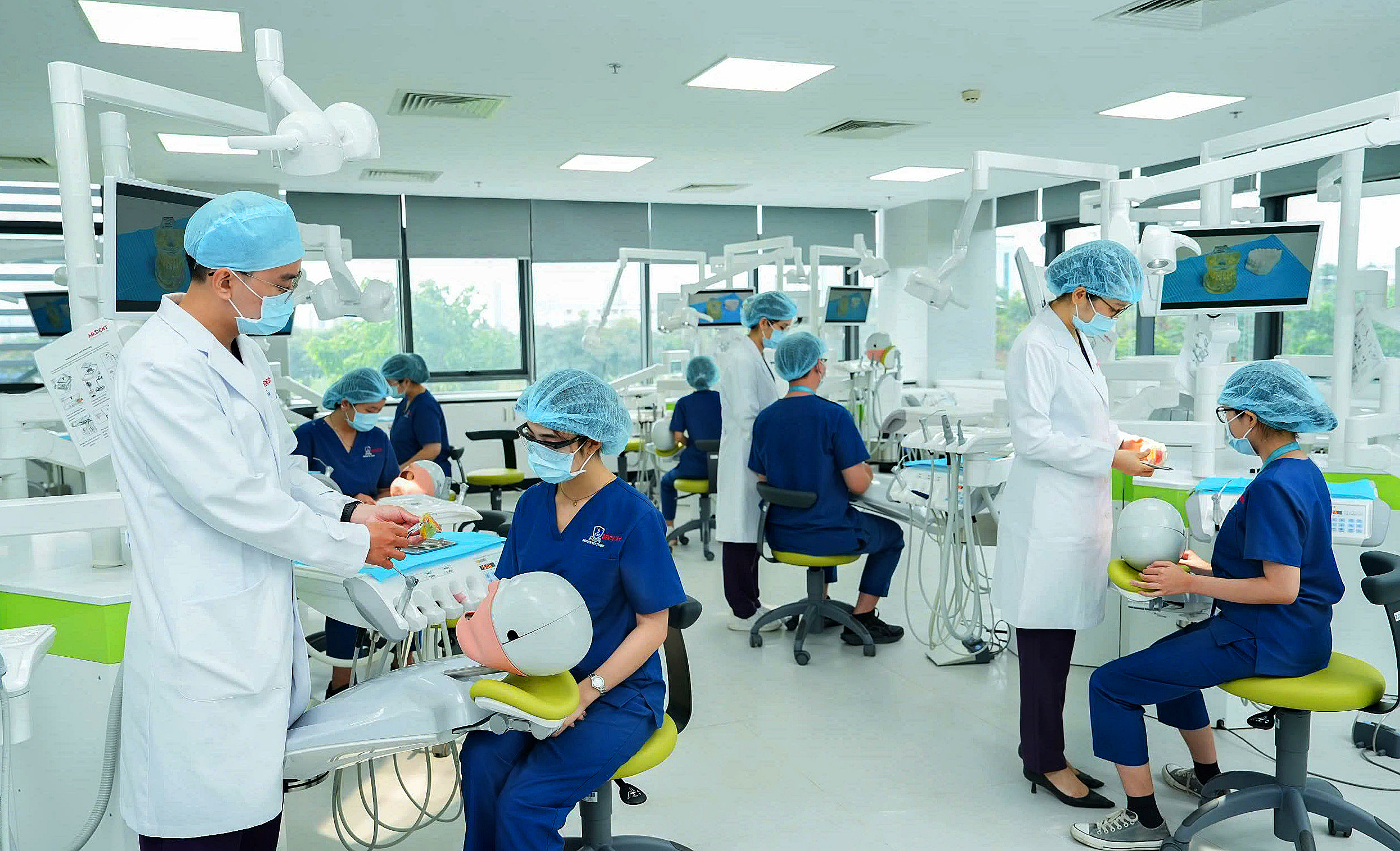 Dự kiến không còn đào tạo bác sĩ chuyên khoa I, chuyên khoa II: Người đã và đang học xử lý sao? - Ảnh 1.