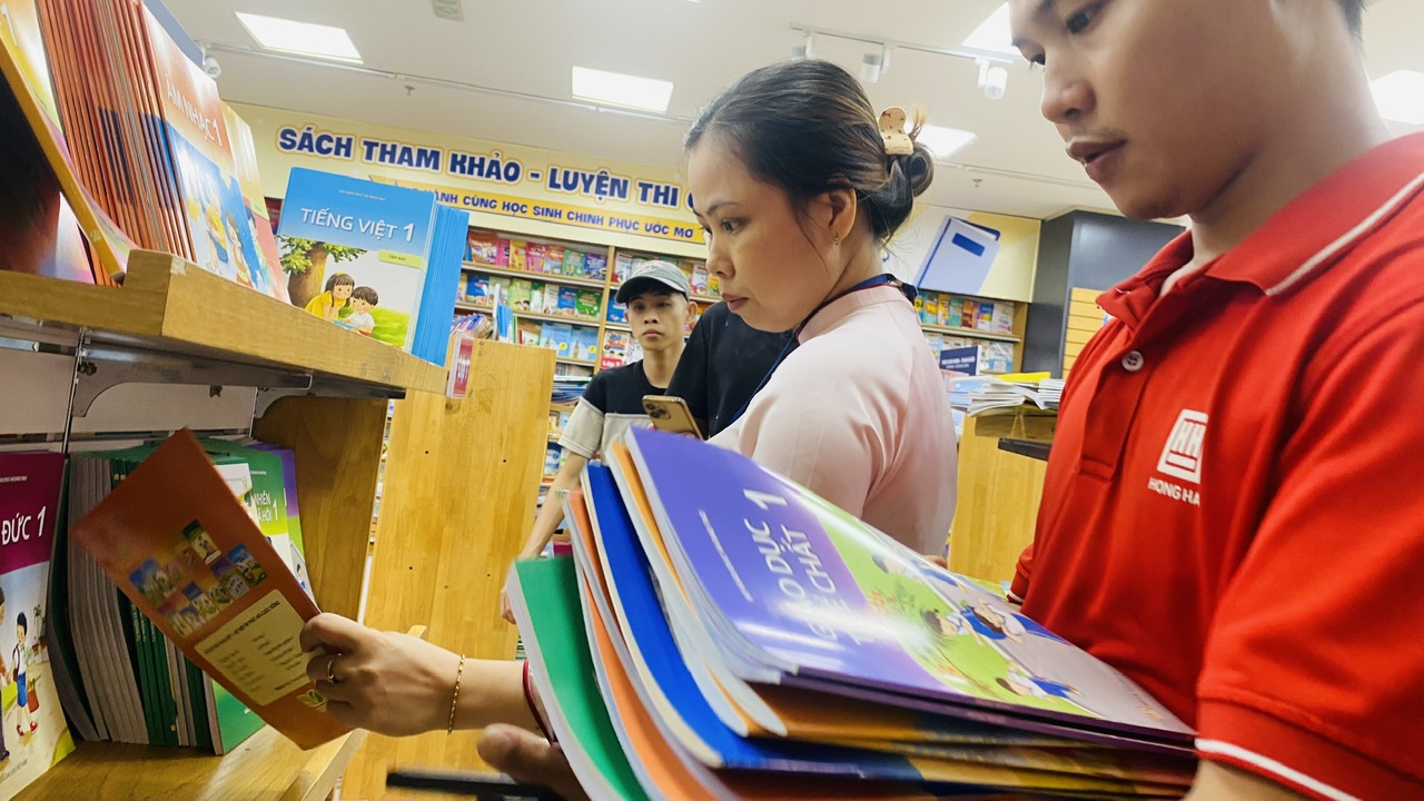 Ông Trần Cẩm Tú: Có hàng nghìn cơ sở in ấn mà để thiếu sách giáo khoa là có vấn đề - Ảnh 3.