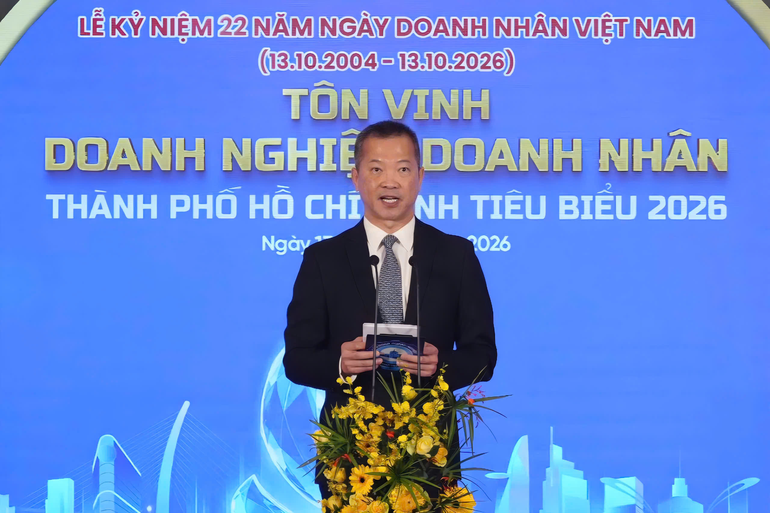 Tôn vinh 100 doanh nghiệp, 96 doanh nhân TP.HCM tiêu biểu năm 2026 - Ảnh 1.
