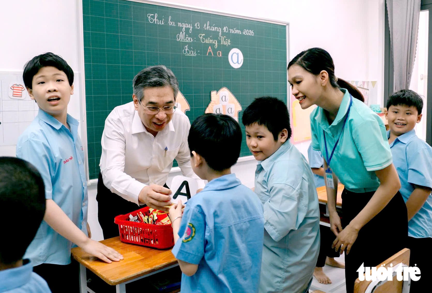 Phó bí thư Thành ủy TP.HCM Nguyễn Phước Lộc: không để trẻ em nào bị bỏ lại phía sau trong giáo dục - Ảnh 1.