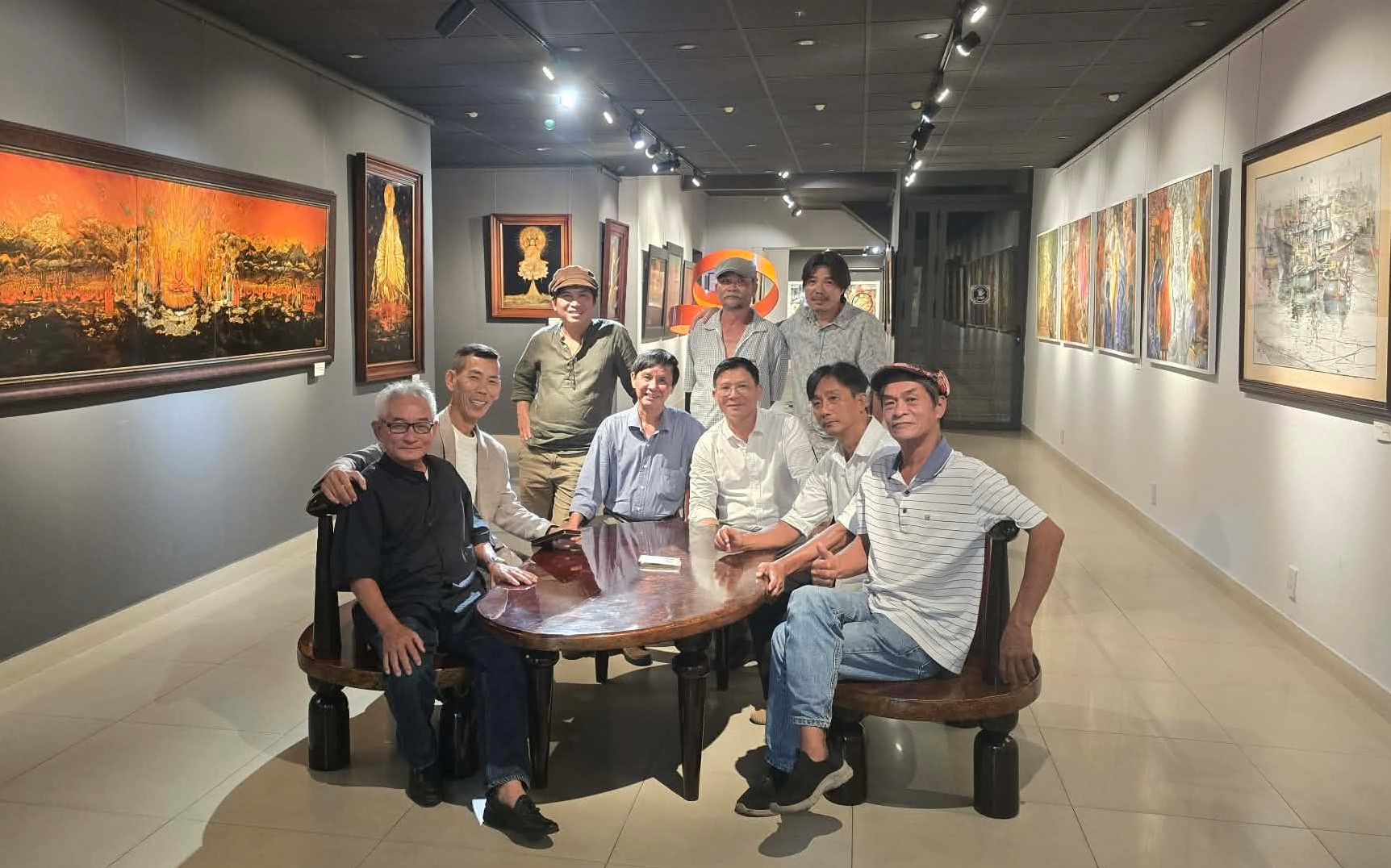 10 cá tính hội họa, một tình bạn trong ‘Màu thời gian’ - Ảnh 1.