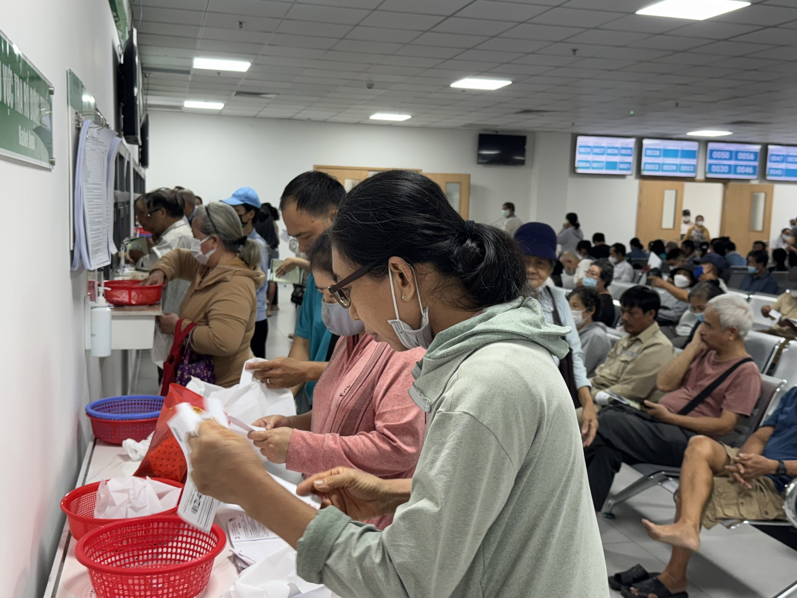 Hơn 1,5 triệu người cao tuổi ở TP.HCM: Thành phố ứng phó ra sao trước làn sóng già hóa? - Ảnh 1.