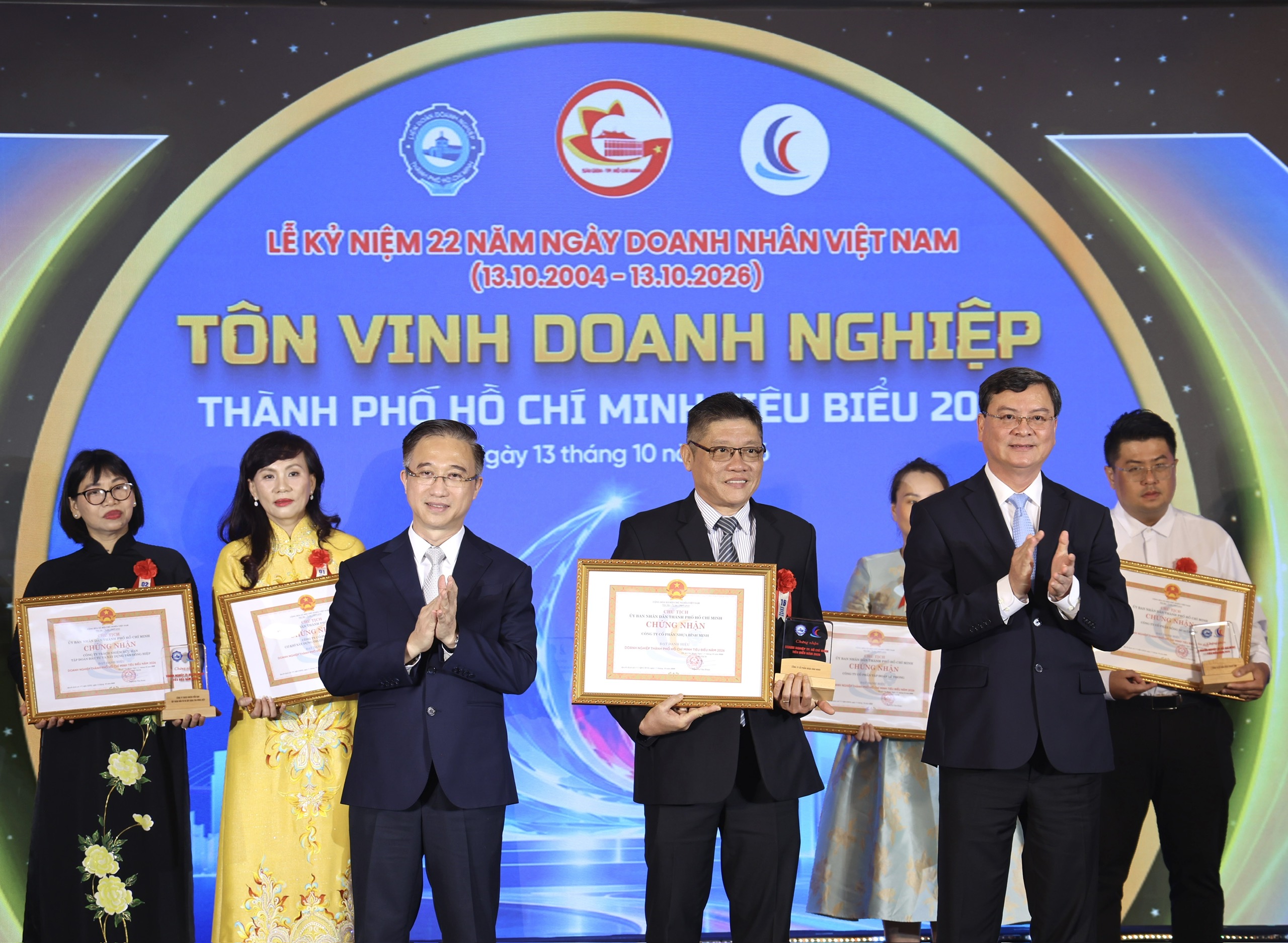Tôn vinh 100 doanh nghiệp, 96 doanh nhân TP.HCM tiêu biểu năm 2026 - Ảnh 2.