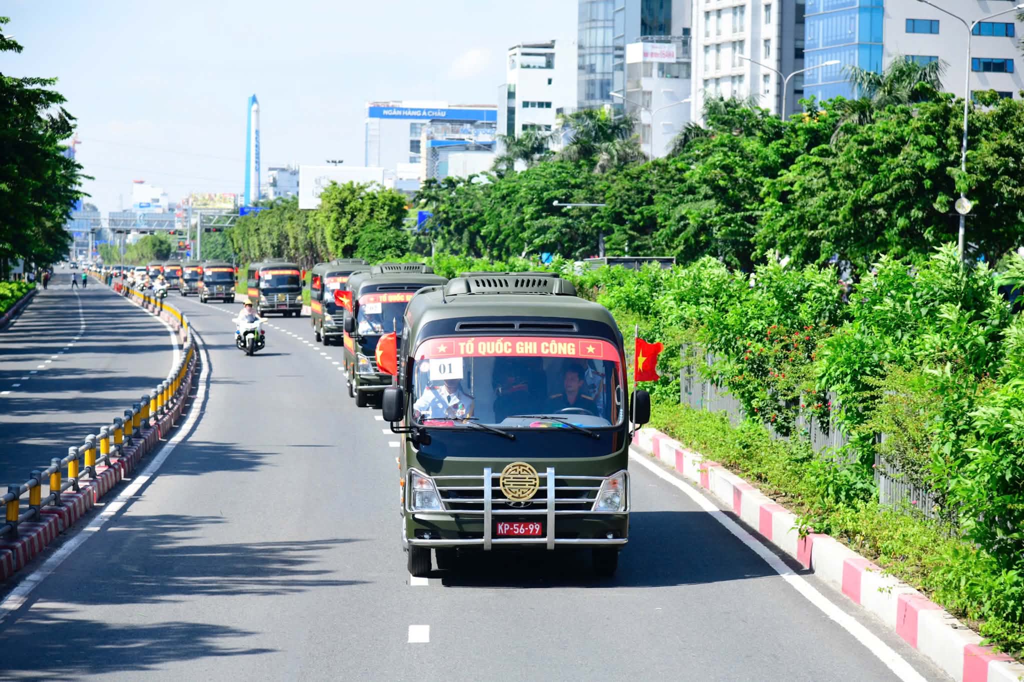Các anh trở về giữa lòng nhân dân, ấm vô cùng vòng tay mẹ Việt Nam - Ảnh 22.