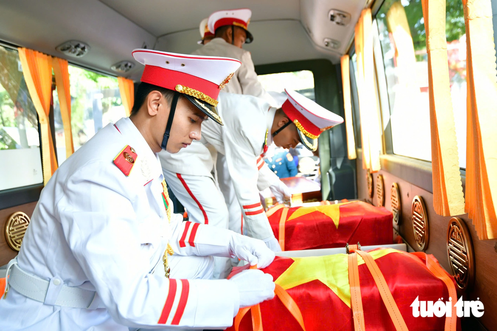 Remains of 731 fallen soldiers laid to rest in Ho Chi Minh City after 58 years- Ảnh 5.