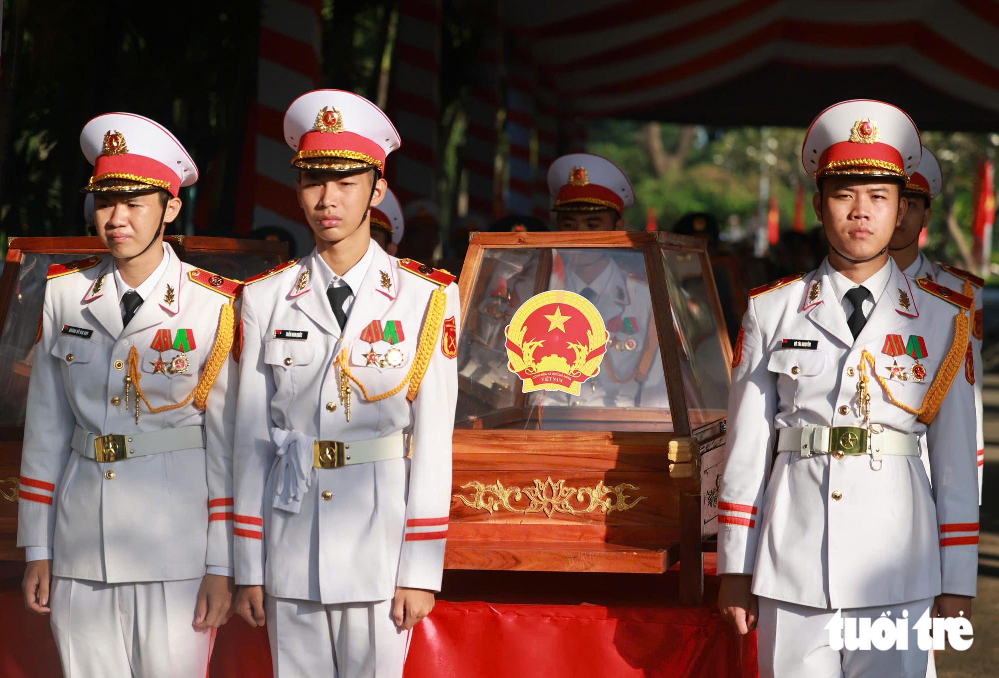 Remains of 731 fallen soldiers laid to rest in Ho Chi Minh City after 58 years- Ảnh 6.