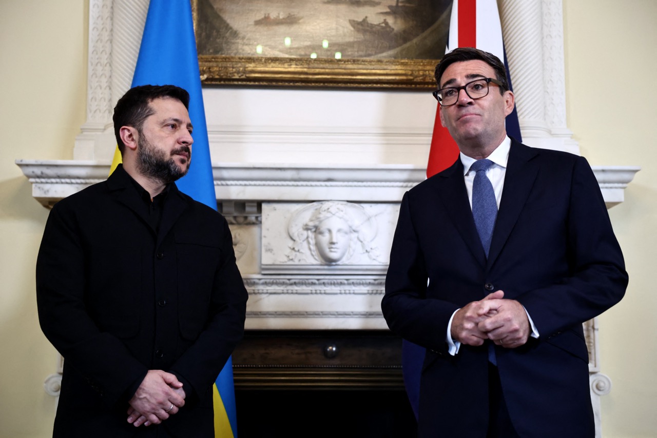 Ông Zelensky cảm thấy bị ông Trump phản bội, đứng về phía Nga - Ảnh 1.