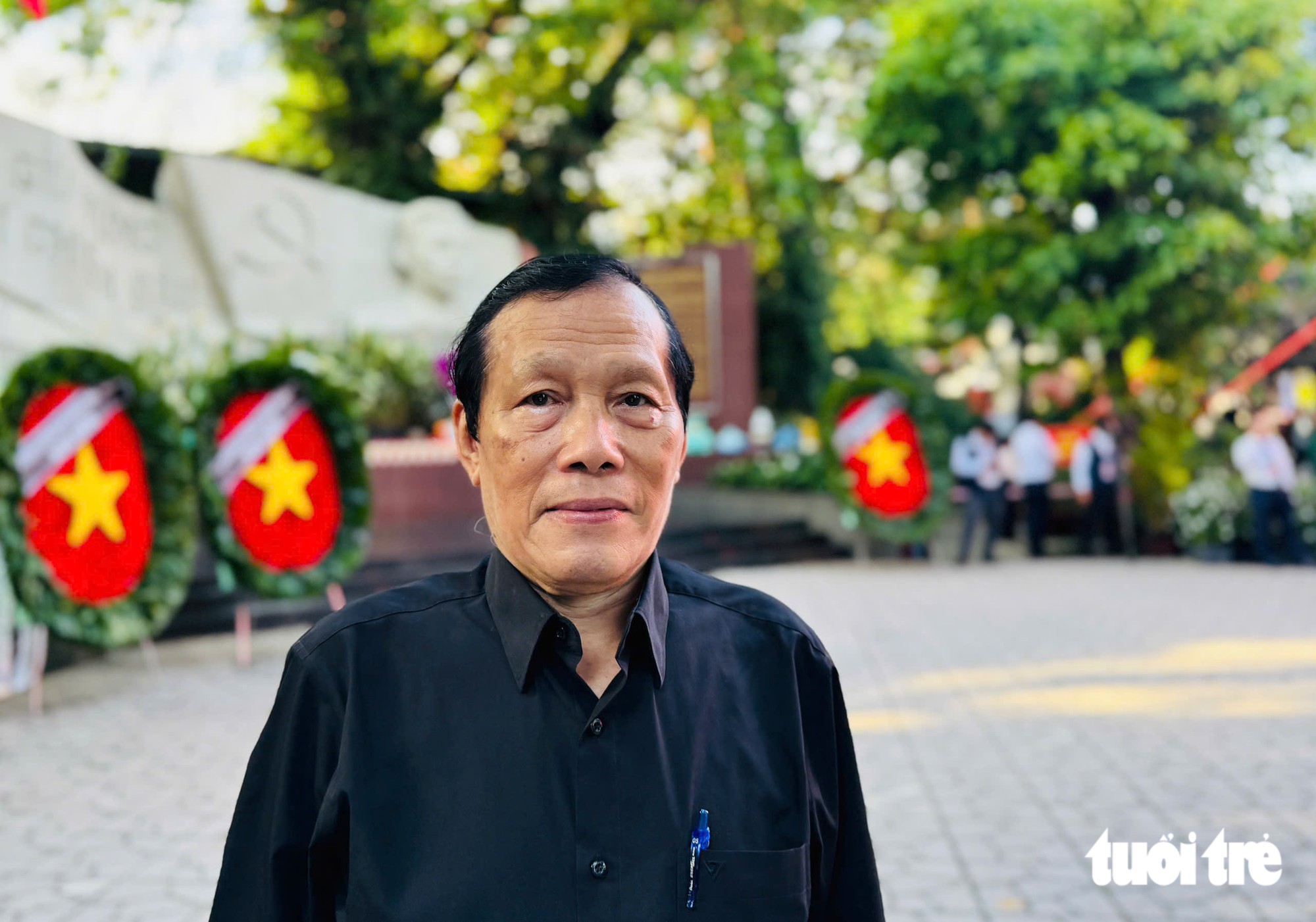 Bắt đầu Lễ tiễn đưa các Anh hùng liệt sĩ từ công viên Lê Thị Riêng về yên nghỉ tại Nghĩa trang liệt sĩ TP.HCM - Ảnh 10.