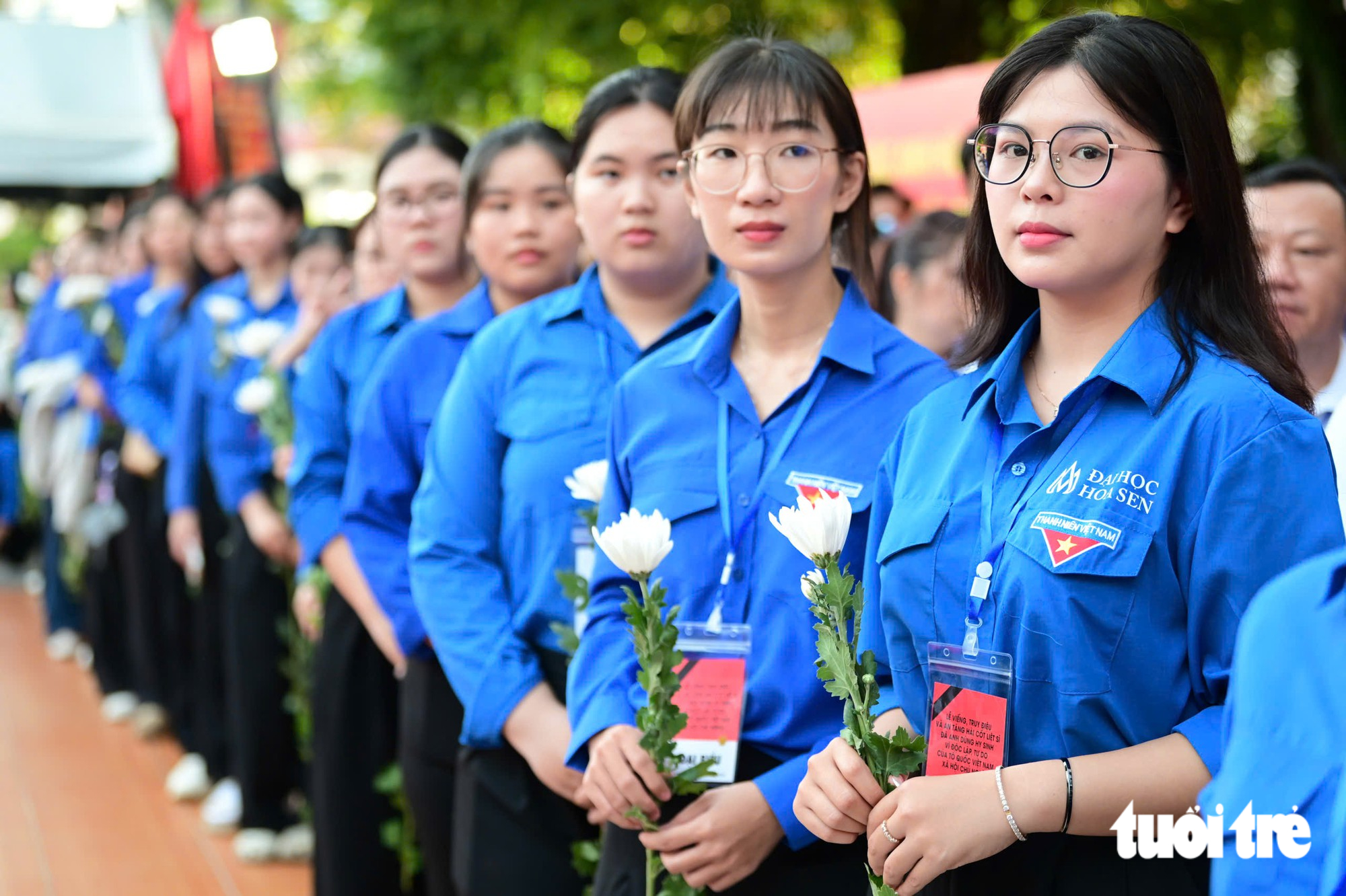 Bắt đầu Lễ tiễn đưa các Anh hùng liệt sĩ từ công viên Lê Thị Riêng về yên nghỉ tại Nghĩa trang liệt sĩ TP.HCM - Ảnh 20.