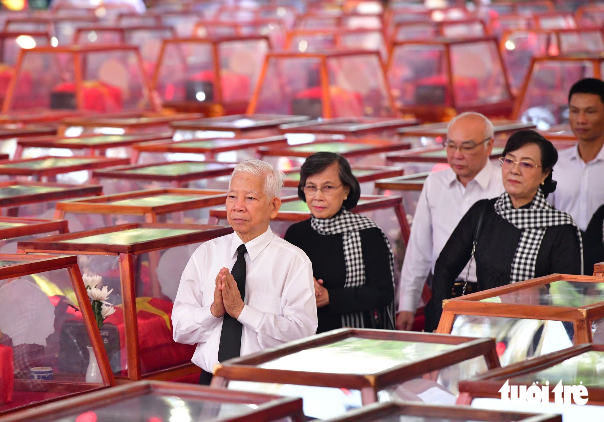 Bắt đầu Lễ tiễn đưa các Anh hùng liệt sĩ từ công viên Lê Thị Riêng về yên nghỉ tại Nghĩa trang liệt sĩ TP.HCM - Ảnh 21.
