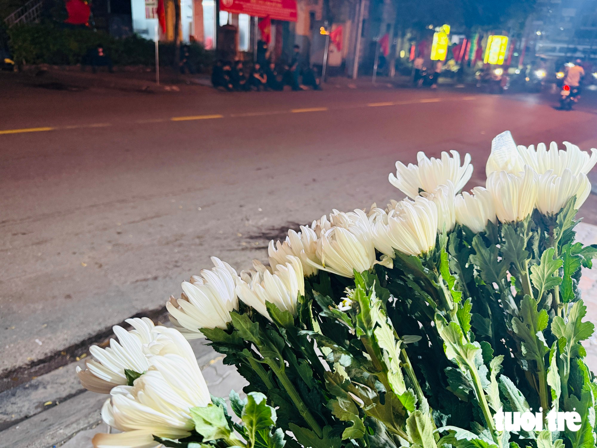 Bắt đầu Lễ tiễn đưa các Anh hùng liệt sĩ từ công viên Lê Thị Riêng về yên nghỉ tại Nghĩa trang liệt sĩ TP.HCM - Ảnh 25.