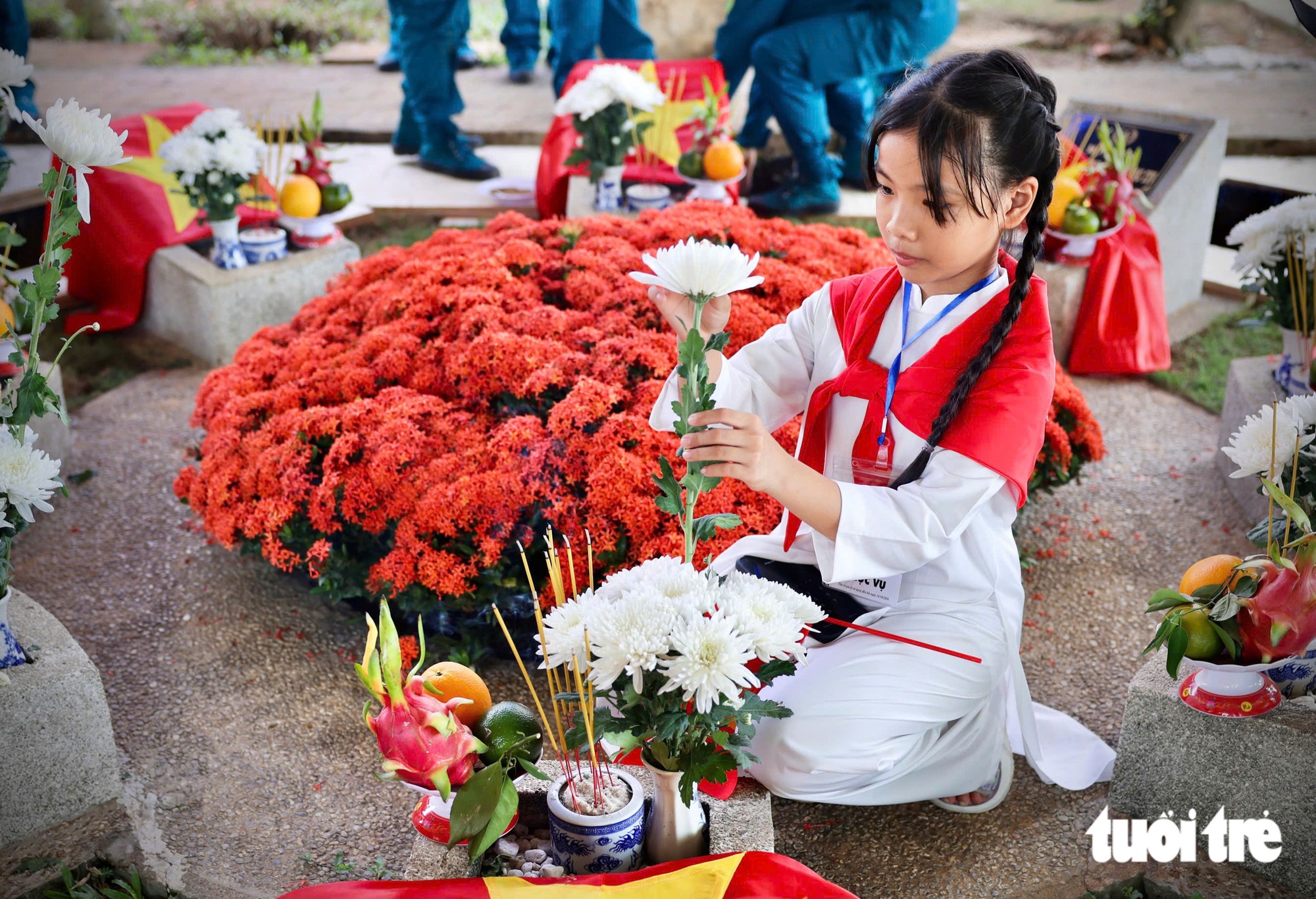 Các anh trở về giữa lòng nhân dân, ấm vô cùng vòng tay mẹ Việt Nam - Ảnh 15.