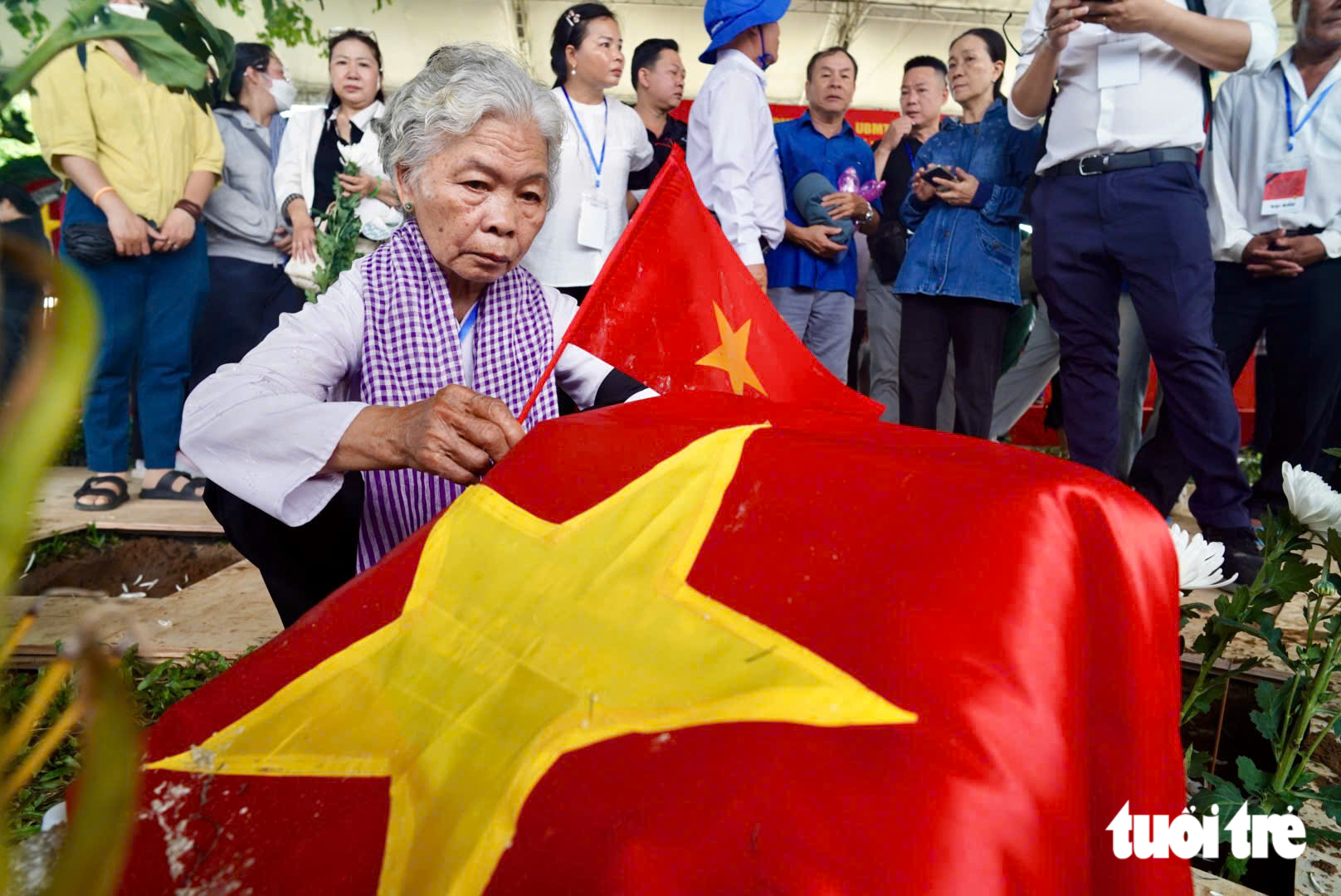 Các anh trở về giữa lòng nhân dân, ấm vô cùng vòng tay mẹ Việt Nam - Ảnh 14.
