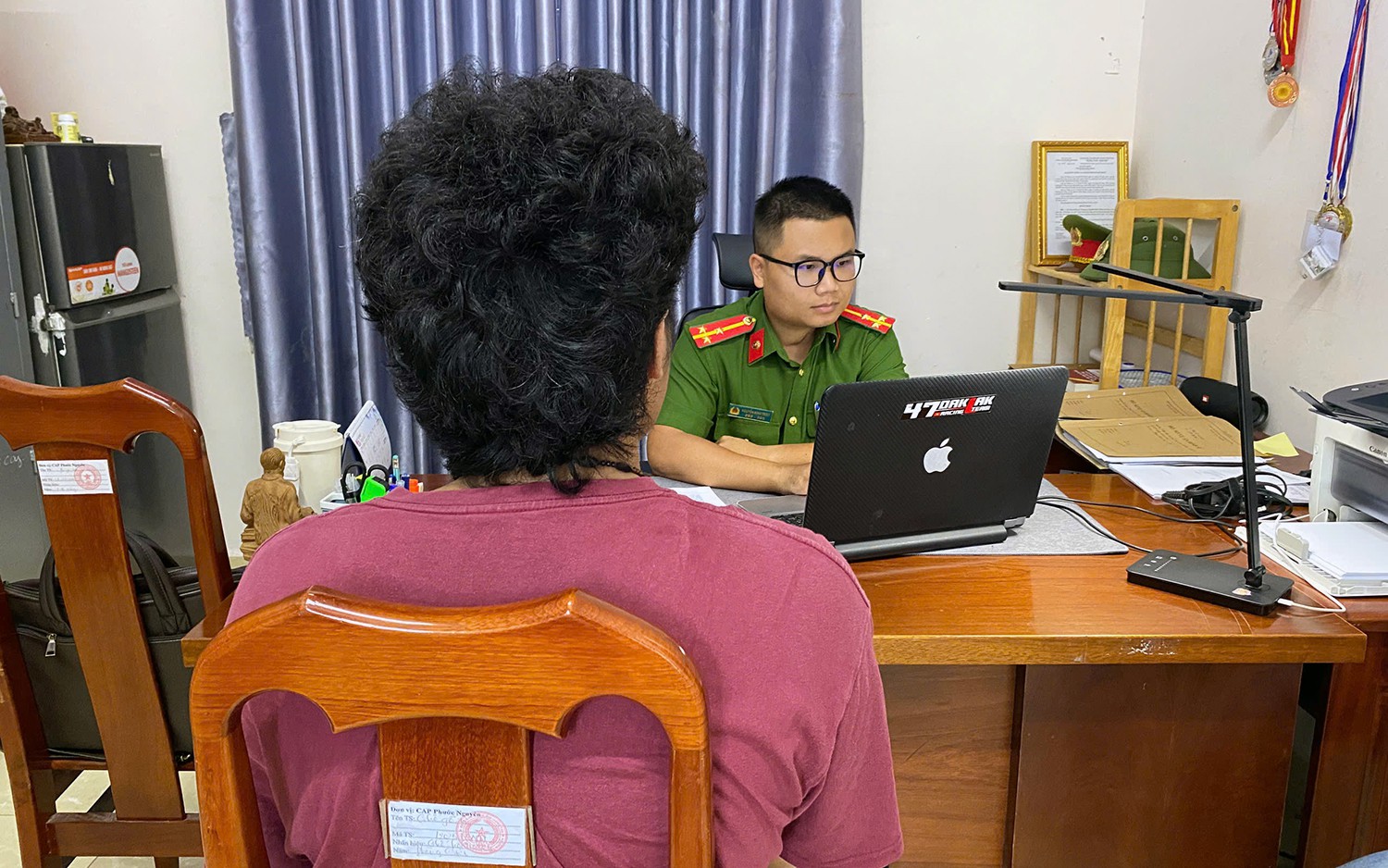 Sau cuộc gọi, nam sinh rời ký túc xá vào nhà nghỉ, liên tục hối gia đình chuyển 1,2 tỉ đồng