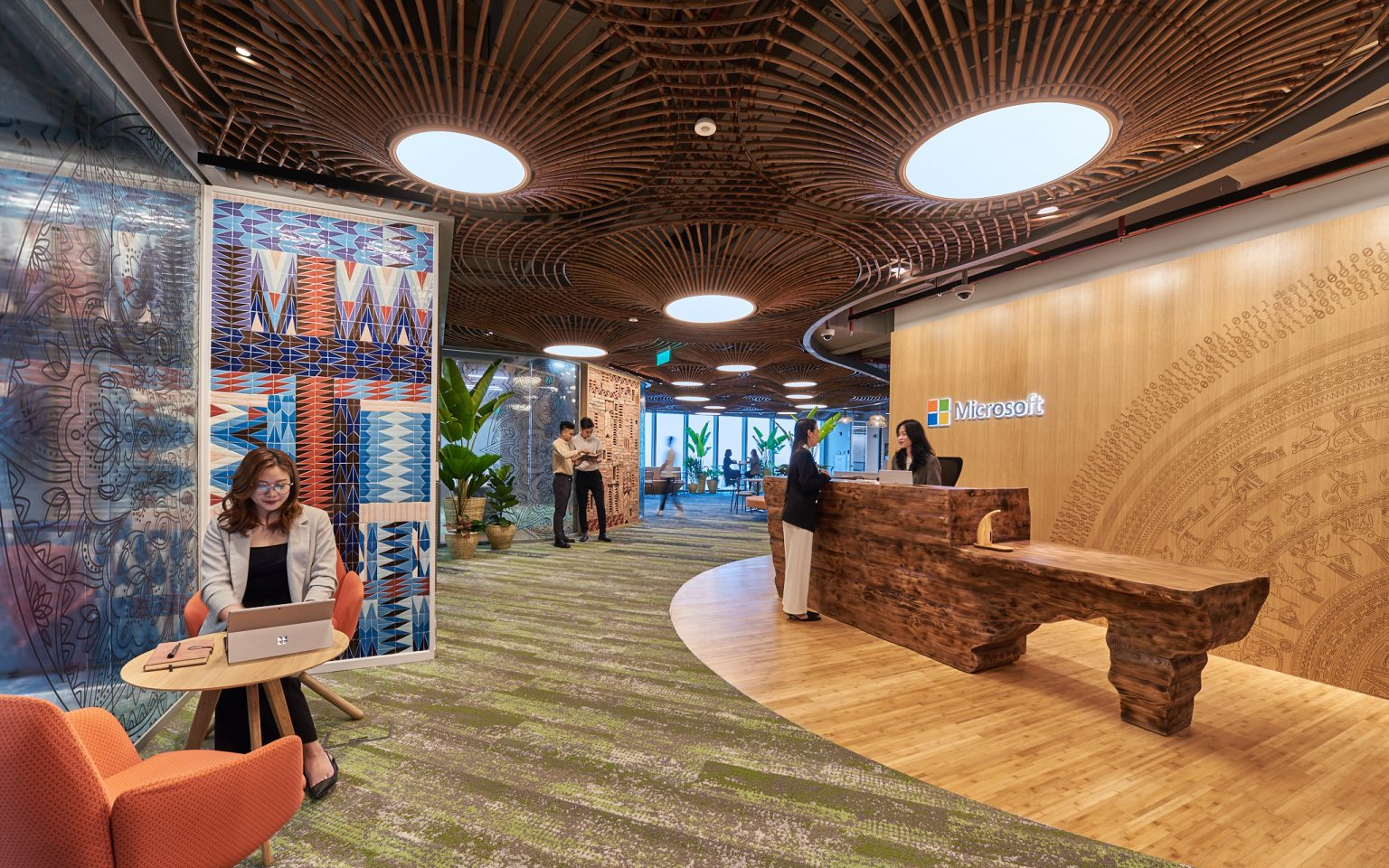 Microsoft offers buyouts to around 60,000 employees to contain costs - Ảnh 2.