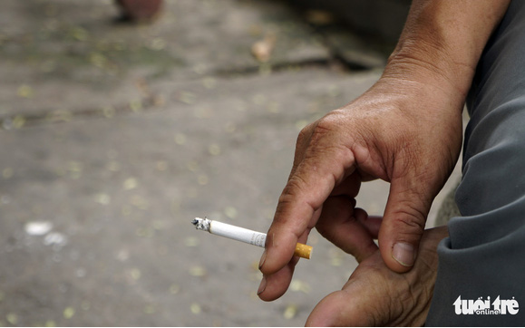Expat backs Vietnam’s proposed indoor smoking ban, citing England’s experience- Ảnh 2.