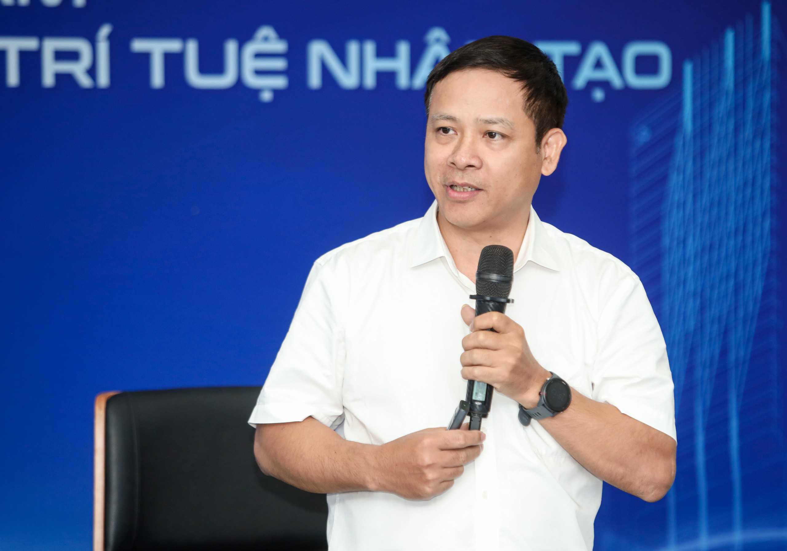 Thủ tướng yêu cầu làm sạch 12 triệu dữ liệu văn bằng, chứng chỉ trên VNeID trước 30-10 - Ảnh 2.