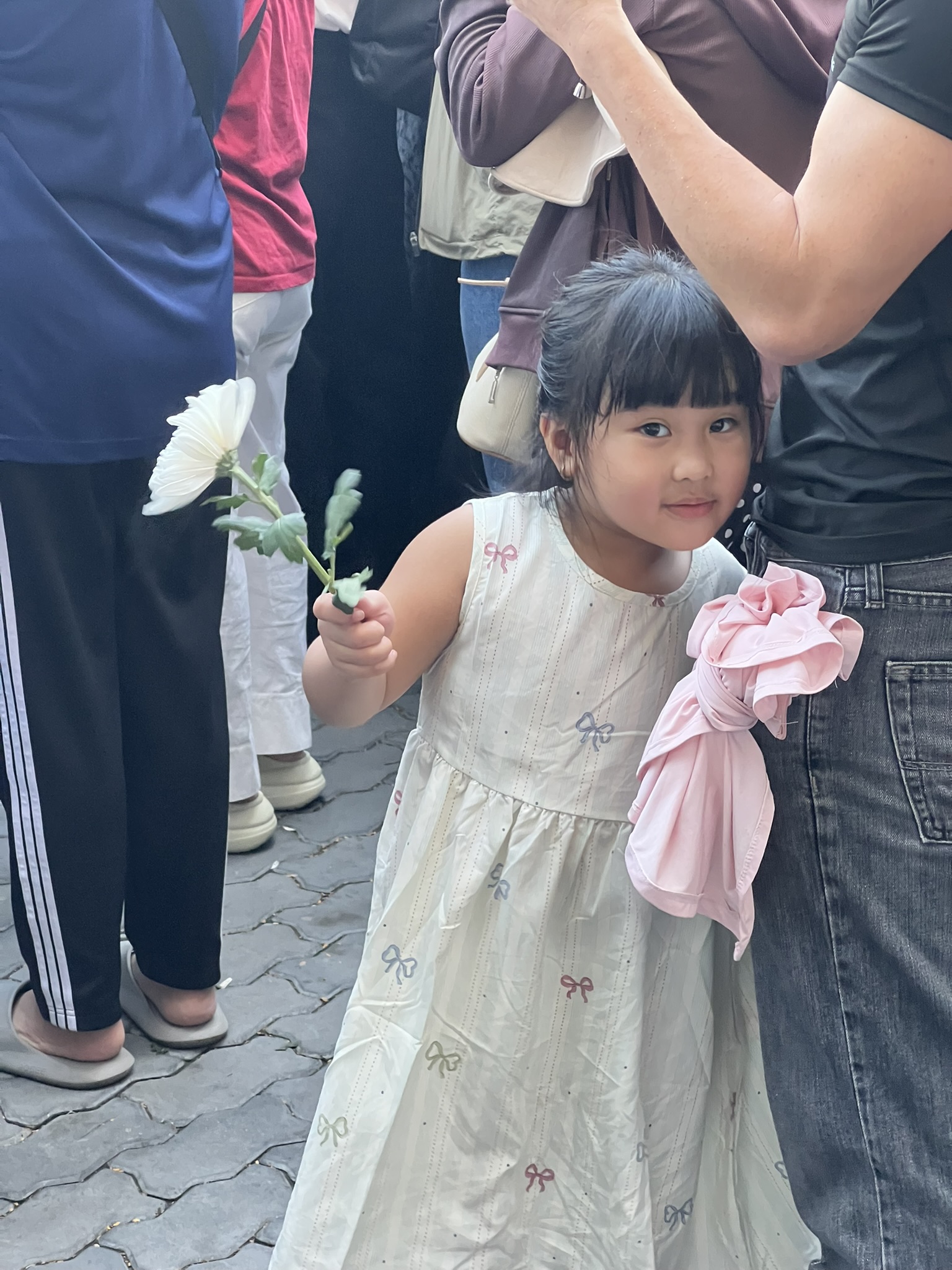 Những đóa hoa gửi tặng linh hồn liệt sĩ - Ảnh 3.