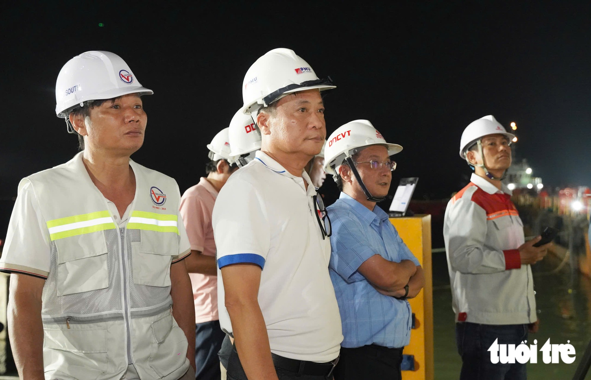 Hạ vòm thép cầu đi bộ 3.400 tấn xuống siêu sà lan trên vịnh Gành Rái, chuẩn bị về trung tâm TP.HCM - Ảnh 8.