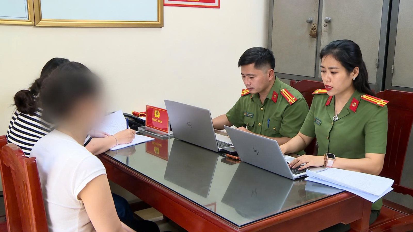 Công an Thanh Hóa triệu tập 30 nghi phạm liên quan đường dây trốn thuế, giao dịch khoảng 15.000 tỉ đồng - Ảnh 1.