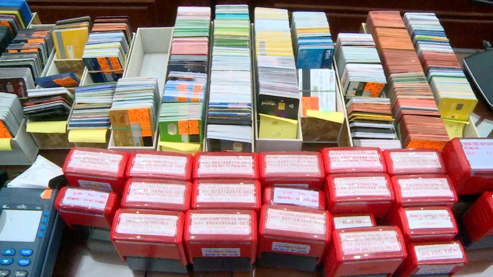 Công an Thanh Hóa triệu tập 30 nghi phạm liên quan đường dây trốn thuế, giao dịch khoảng 15.000 tỉ đồng - Ảnh 4.