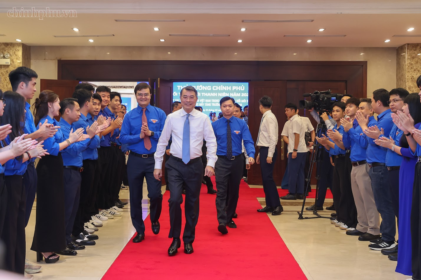 Thủ tướng Chính phủ Lê Minh Hưng đối thoại với thanh niên về công nghệ và khởi nghiệp - Ảnh 1.