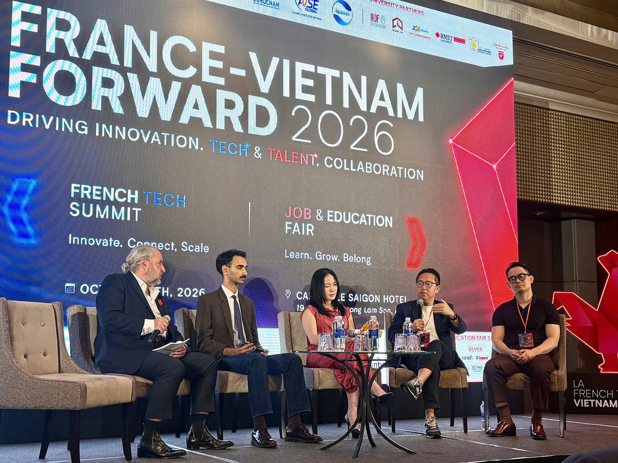 Fintech muốn đi vào thực tế phải kết nối được với ngân hàng - Ảnh 1.