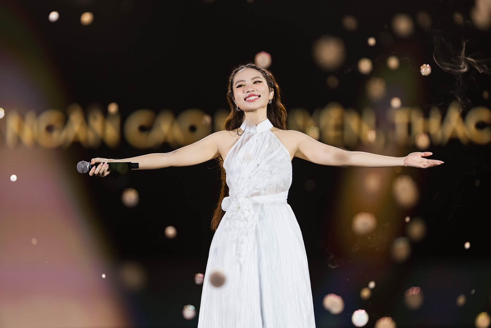 Hơn 100 diễn viên tham gia live show Kim Tử Long; Khai trương Quán nhà Haha trên VTV3 - Ảnh 3.