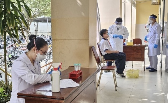 Bác sĩ giải thích vì sao vi rút đường hô hấp làm tăng khả năng lây truyền bệnh não mô cầu - Ảnh 1.