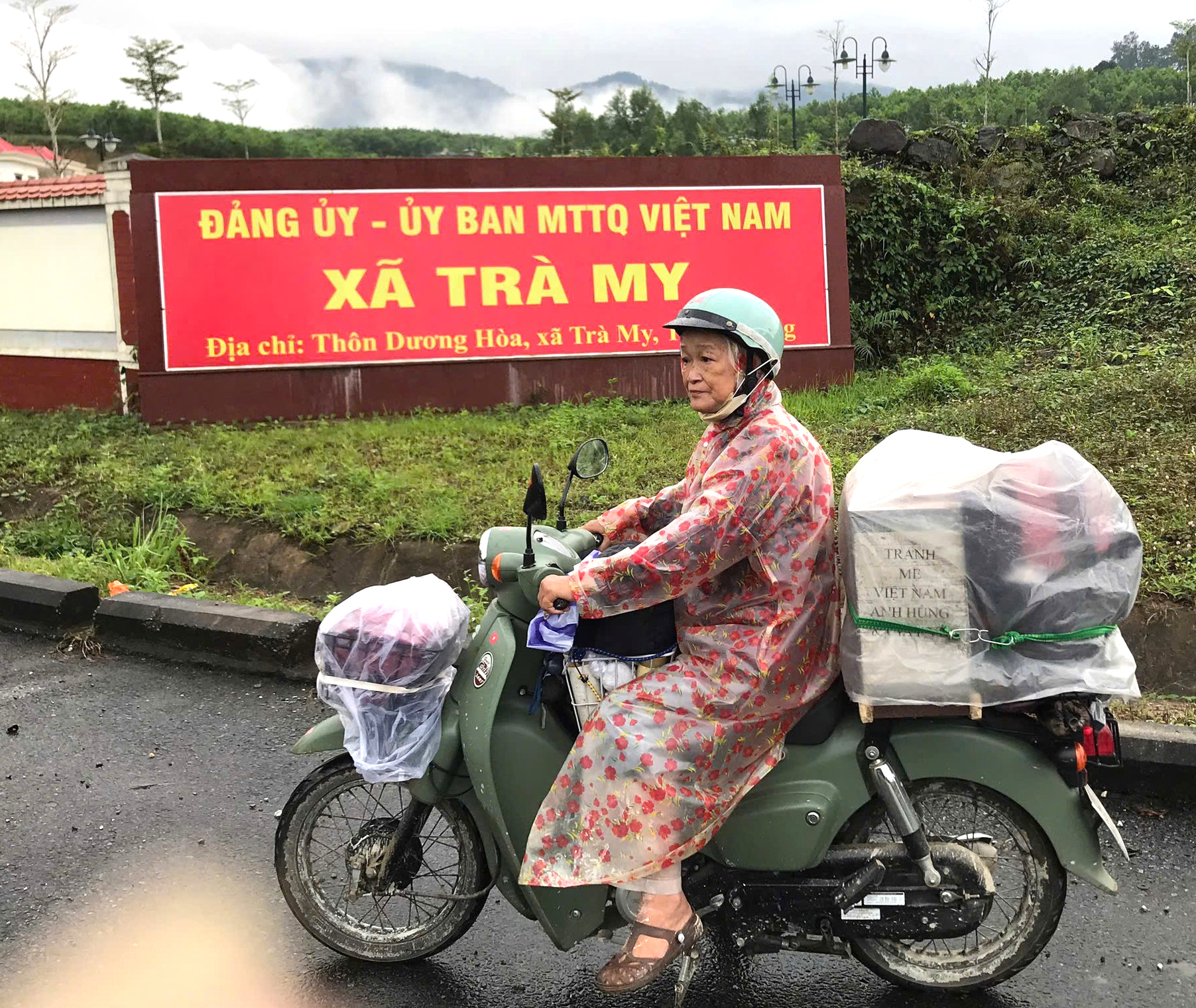 Đặng Ái Việt chạy đua với thời gian để lưu giữ chân dung các Mẹ Việt Nam Anh hùng - Ảnh 1.