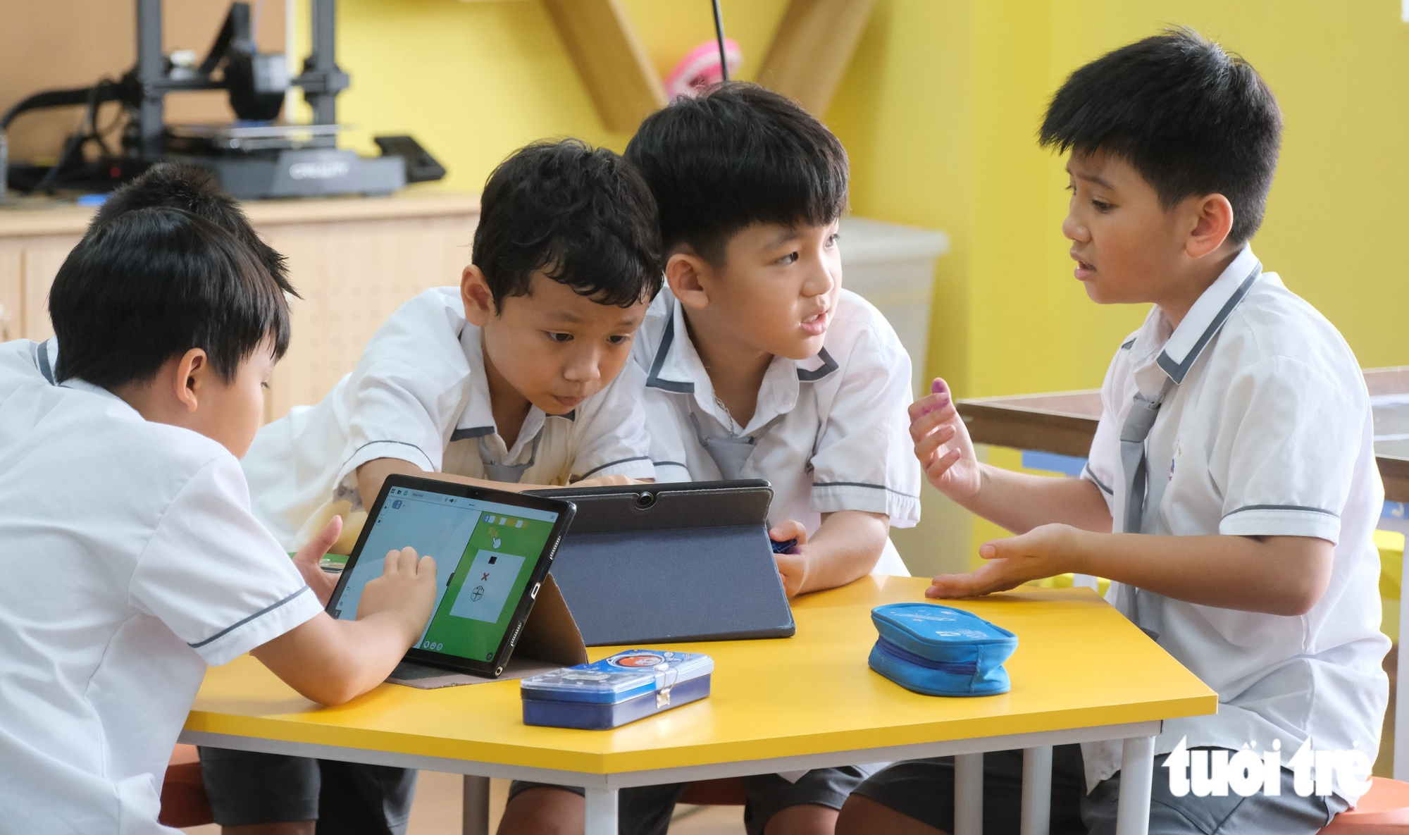 Trường học xoay xở ra sao khi giáo dục tăng cường không được thu tiền? - Ảnh 1.