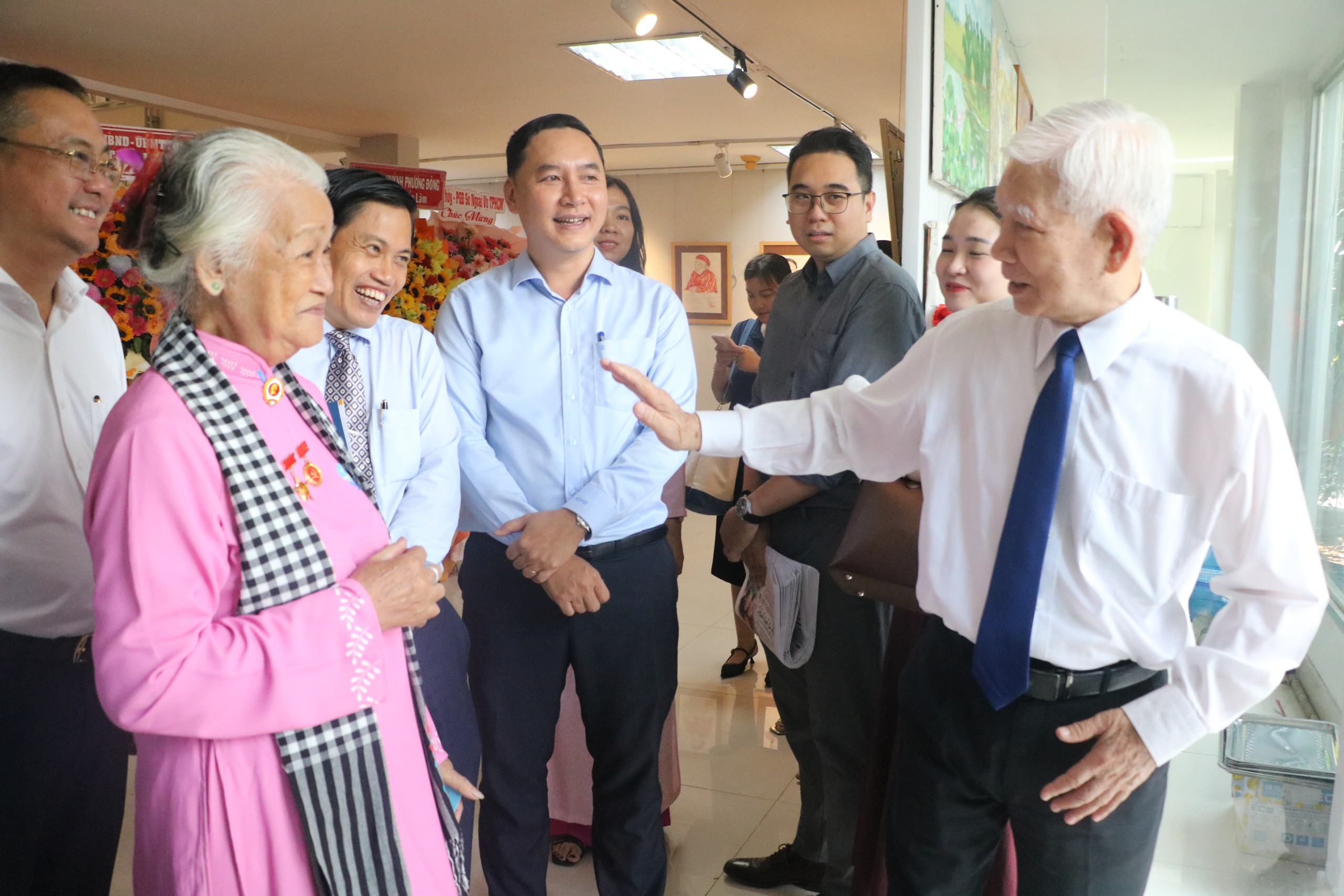 Đặng Ái Việt chạy đua với thời gian để lưu giữ chân dung các Mẹ Việt Nam Anh hùng - Ảnh 3.