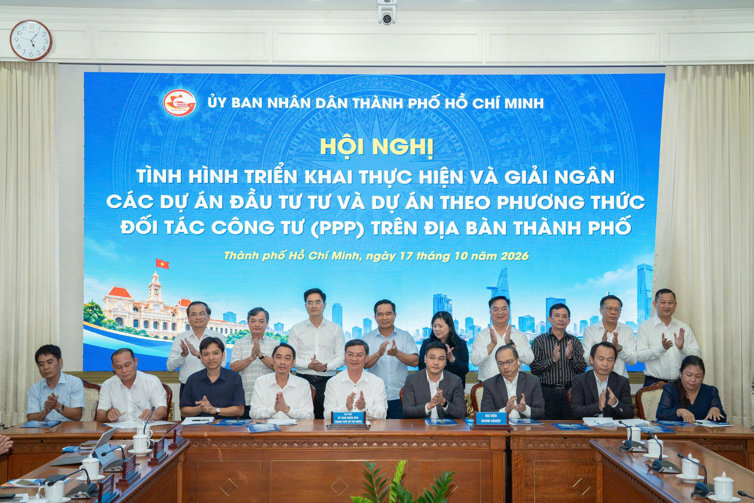 Chủ tịch TP.HCM: Doanh nghiệp đã cam kết thì cùng thực hiện, góp sức cho tăng trưởng hai con số - Ảnh 2.