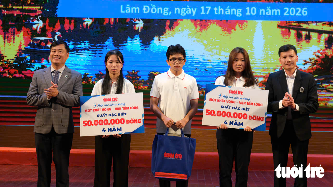 Tặng 50 triệu cho nữ SV chăm mẹ liệt mỗi ngày và 50 triệu cho nữ SV đi tìm mẹ tâm thần mỗi tối - Ảnh 13.