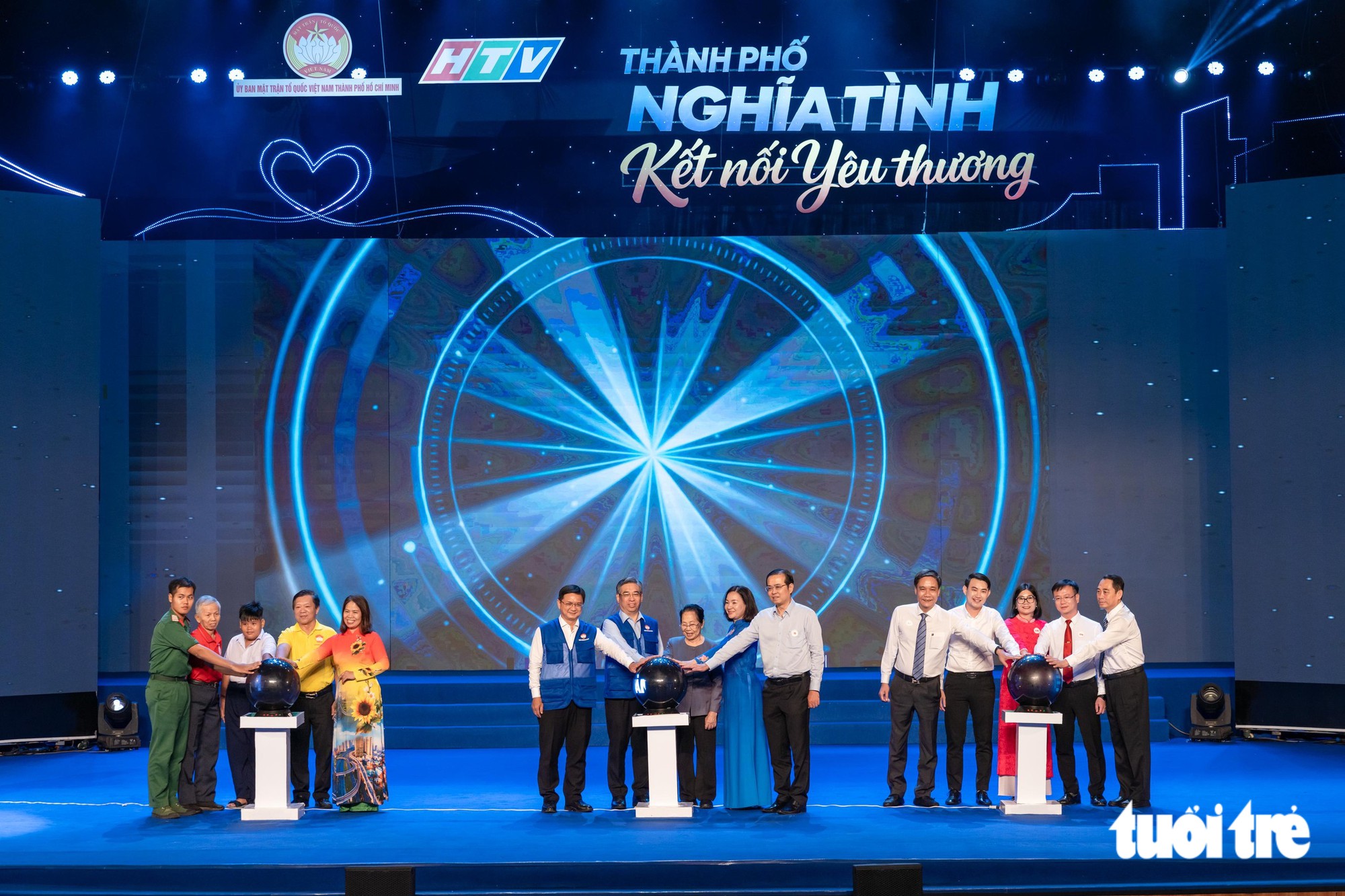 'Thành phố nghĩa tình - Kết nối yêu thương' tiếp nhận hơn 164,5 tỉ đồng chăm lo người nghèo - Ảnh 1.