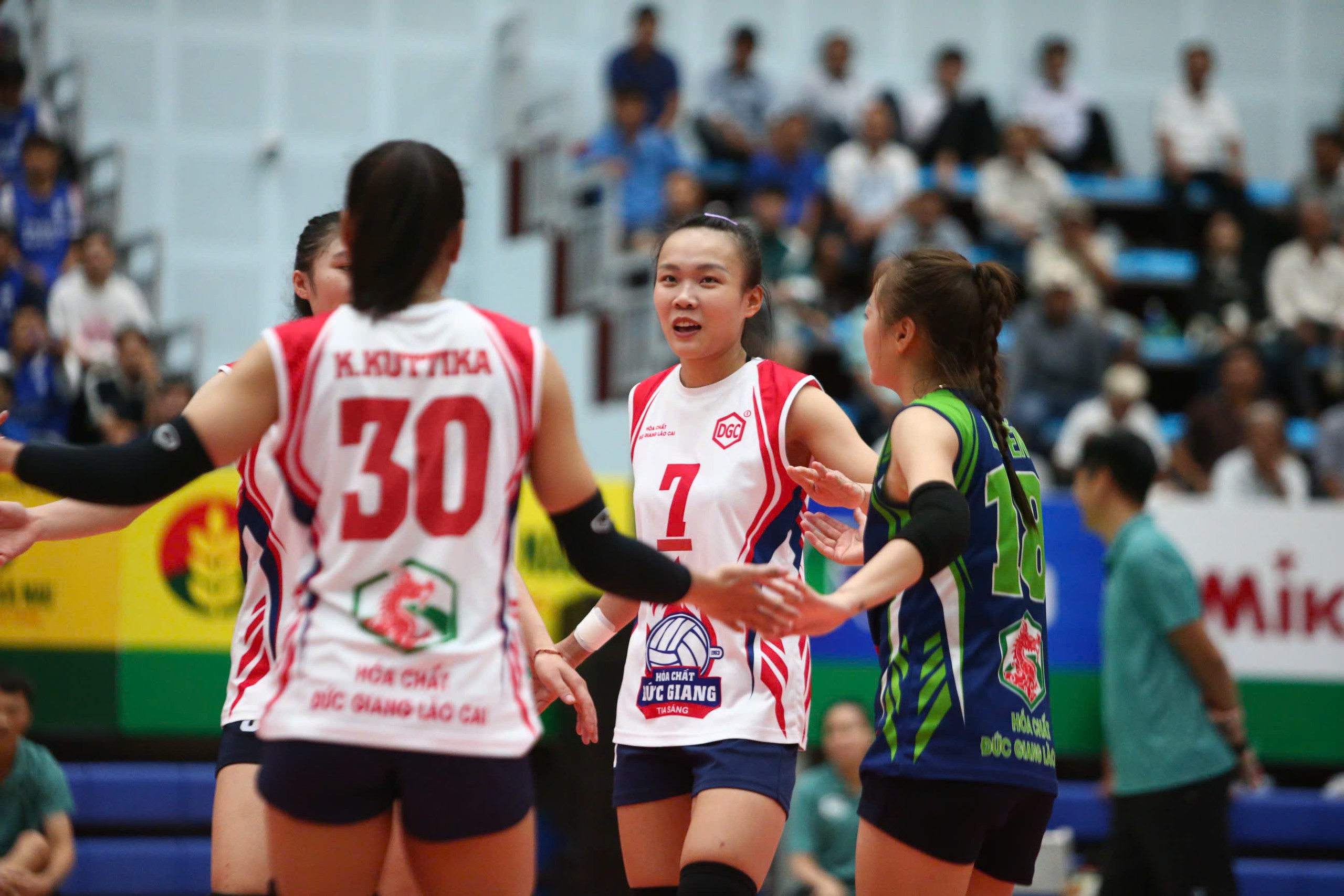 Xác định đội 2 đội đầu tiên vào bán kết Giải bóng chuyền nữ quốc gia 2026 - Ảnh 2.