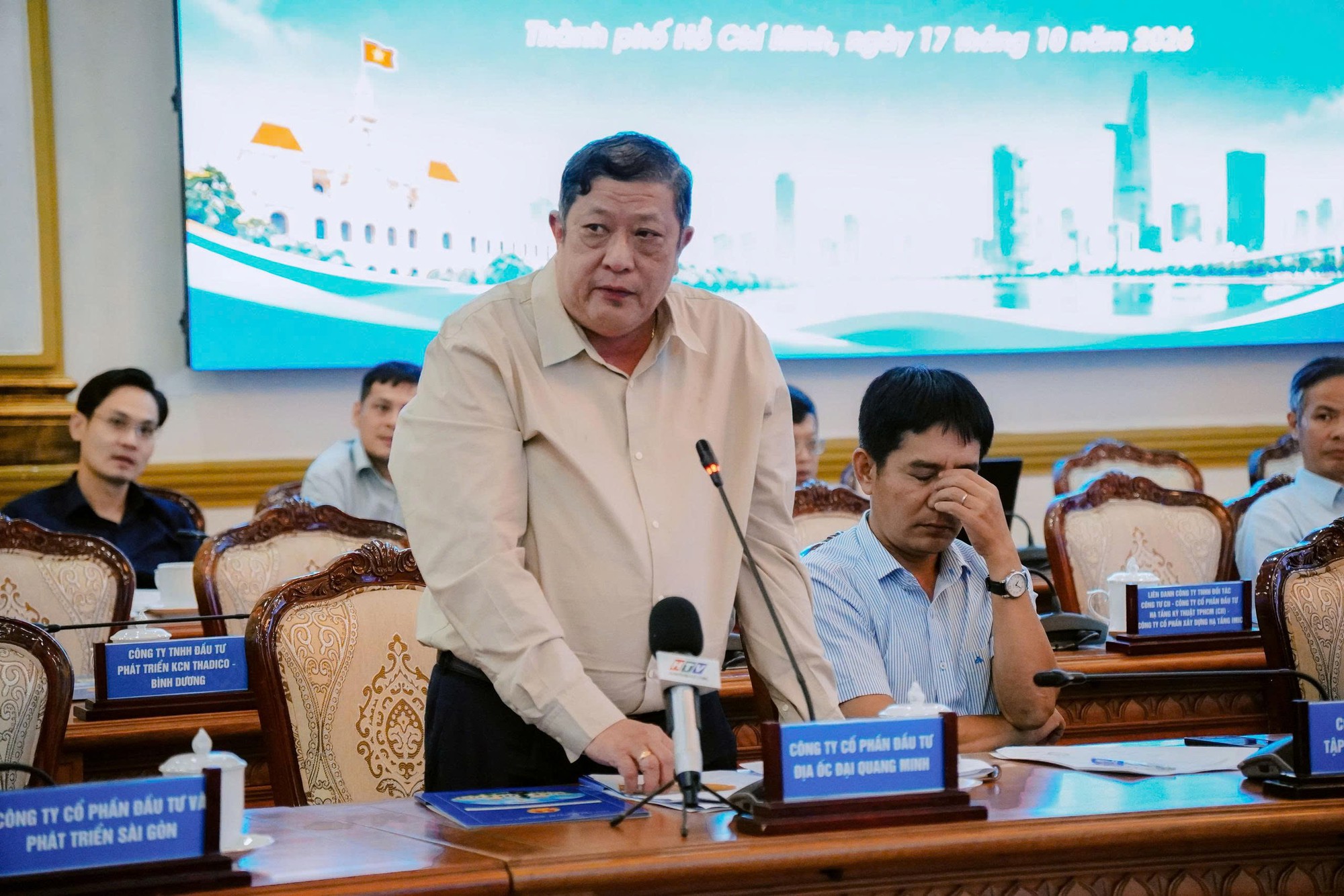 Chủ tịch TP.HCM: Doanh nghiệp đã cam kết thì cùng thực hiện, góp sức cho tăng trưởng hai con số - Ảnh 6.