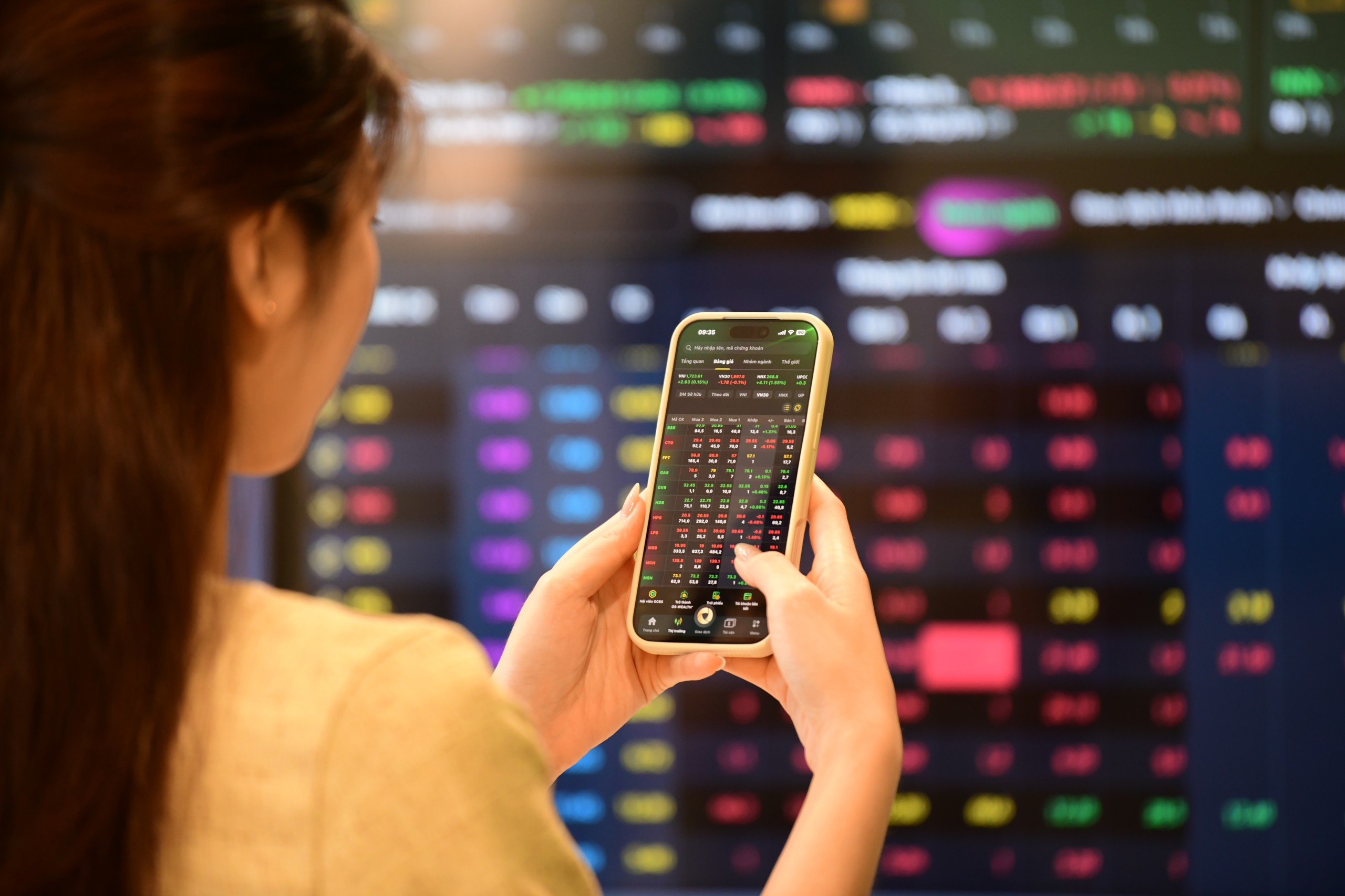 7 cổ phiếu gây chú ý trong tuần VN-Index mất gần 30 điểm - Ảnh 1.