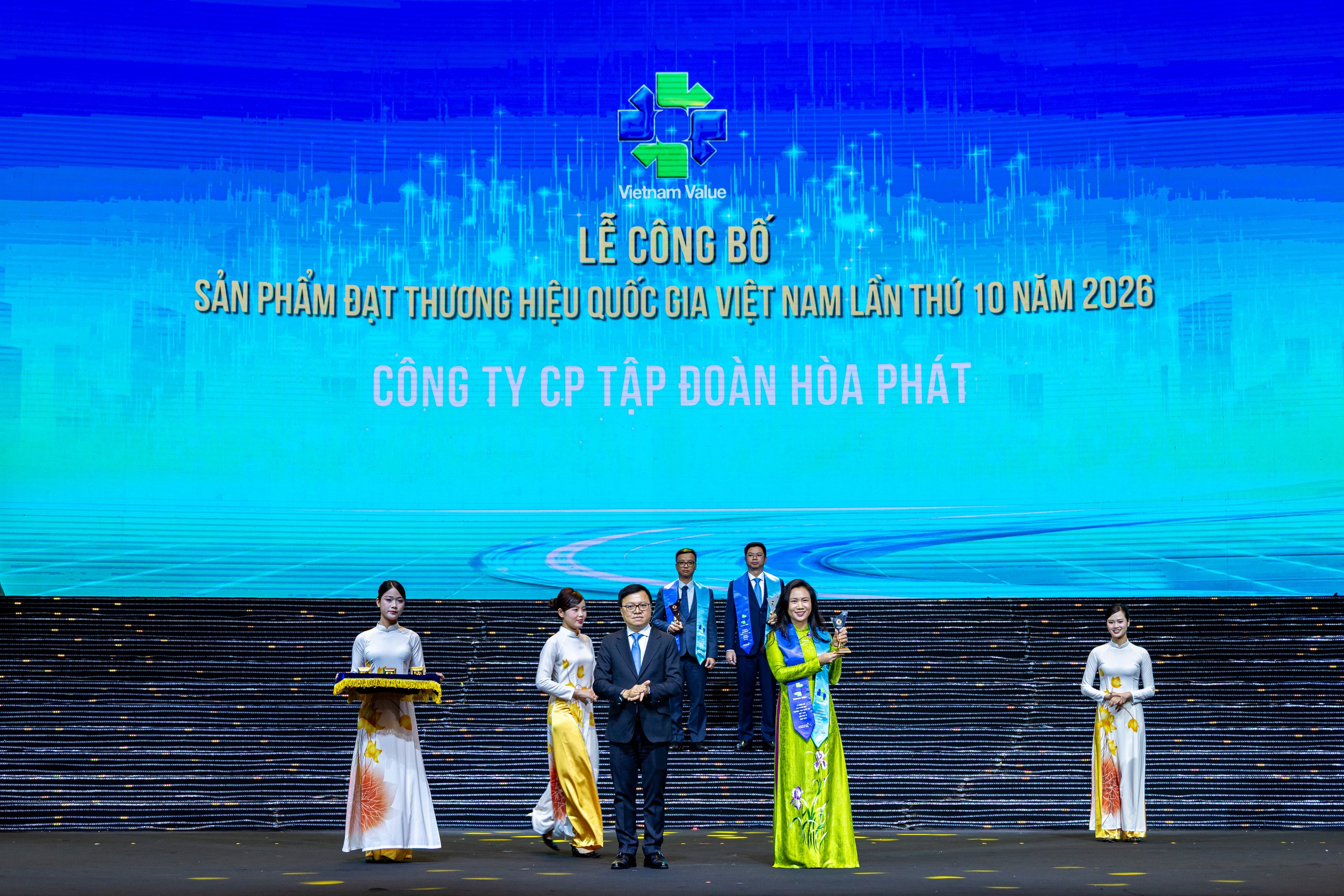 Hòa Phát 8 lần liên tiếp nhận chứng nhận Thương hiệu Quốc gia - Ảnh 1.