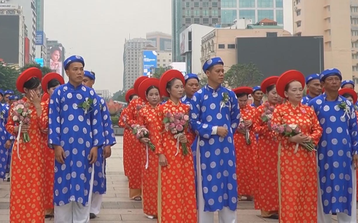 Cuộc thi Lan toả năng lượng tích cực 2026: Bản Vân Kiều ‘khoác chiếc áo’ đầy màu sắc, đón khách làm du lịch - Ảnh 1.