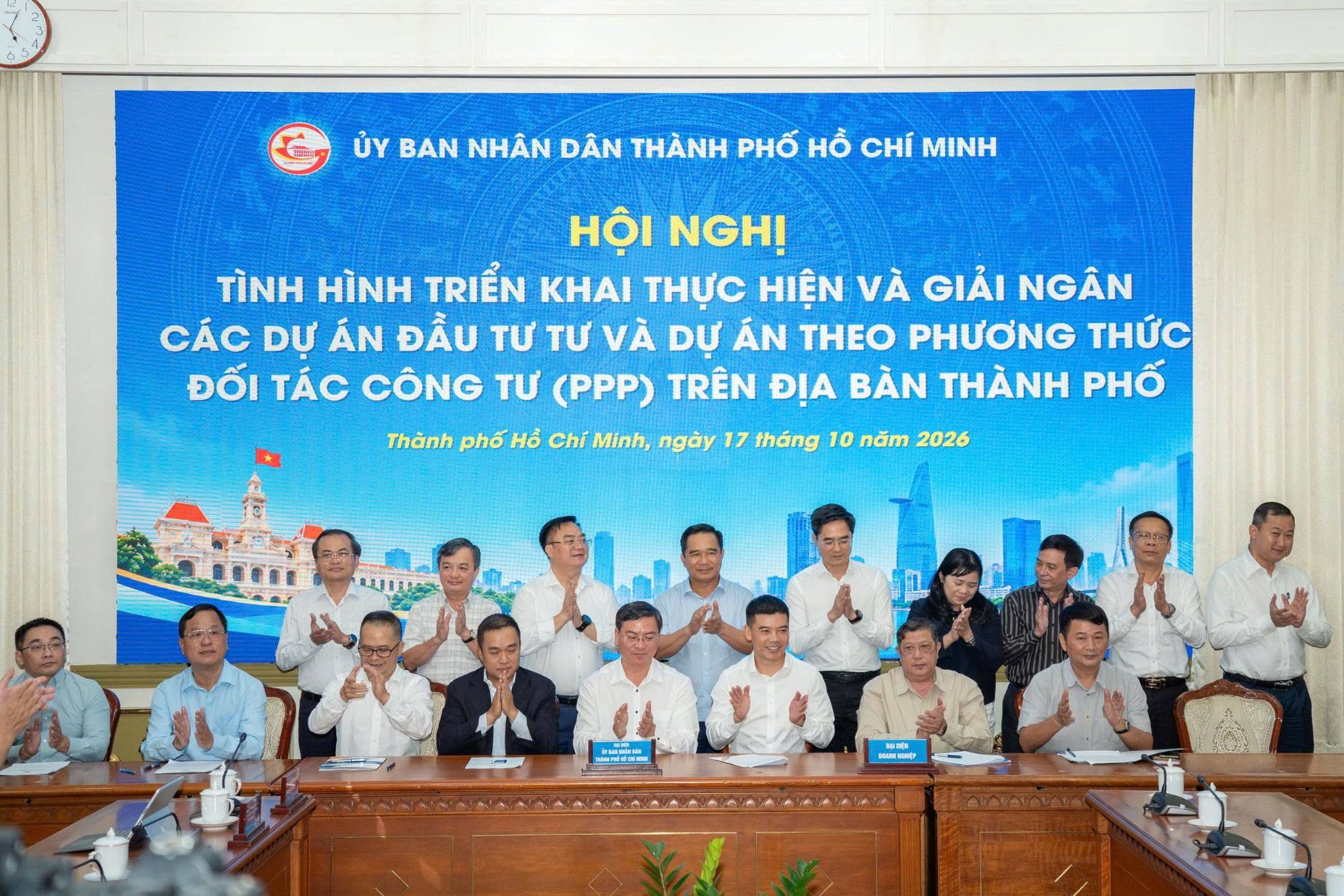 Chủ tịch TP.HCM: Doanh nghiệp đã cam kết thì cùng thực hiện, góp sức cho tăng trưởng hai con số - Ảnh 3.