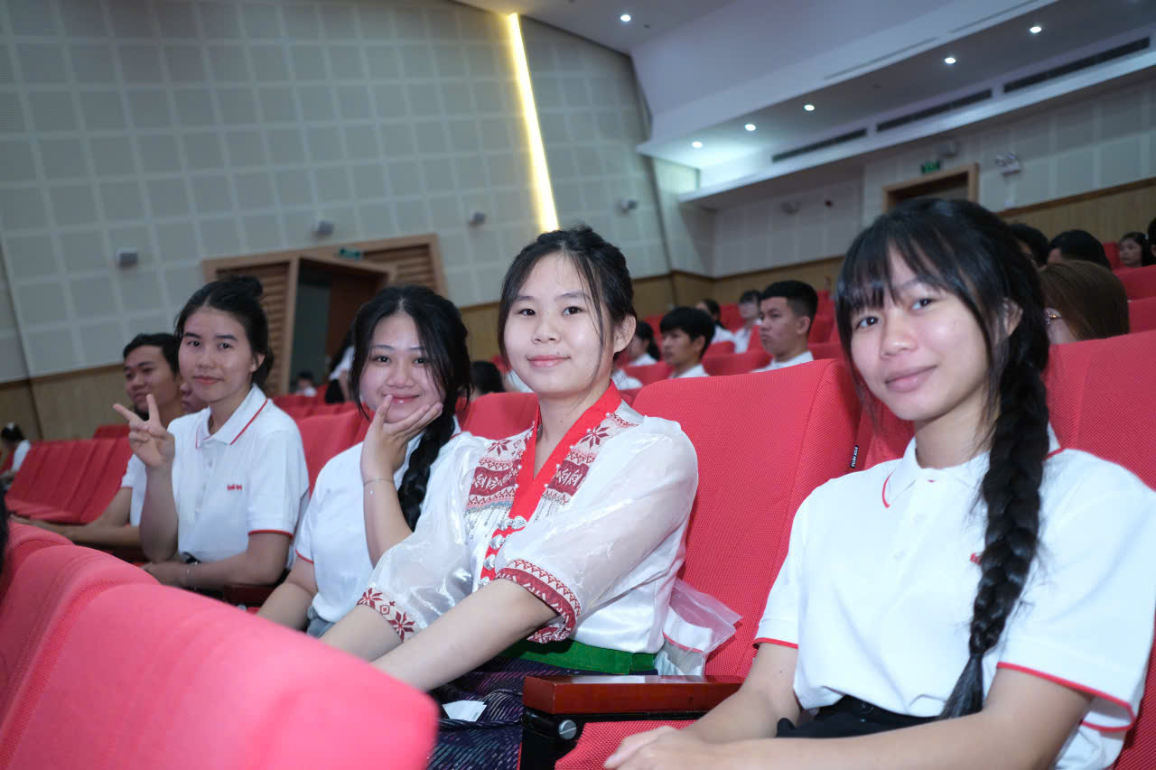Đà Lạt ngàn hoa chào đón 120 tân sinh viên về nhận học bổng Tiếp sức đến trường - Ảnh 3.