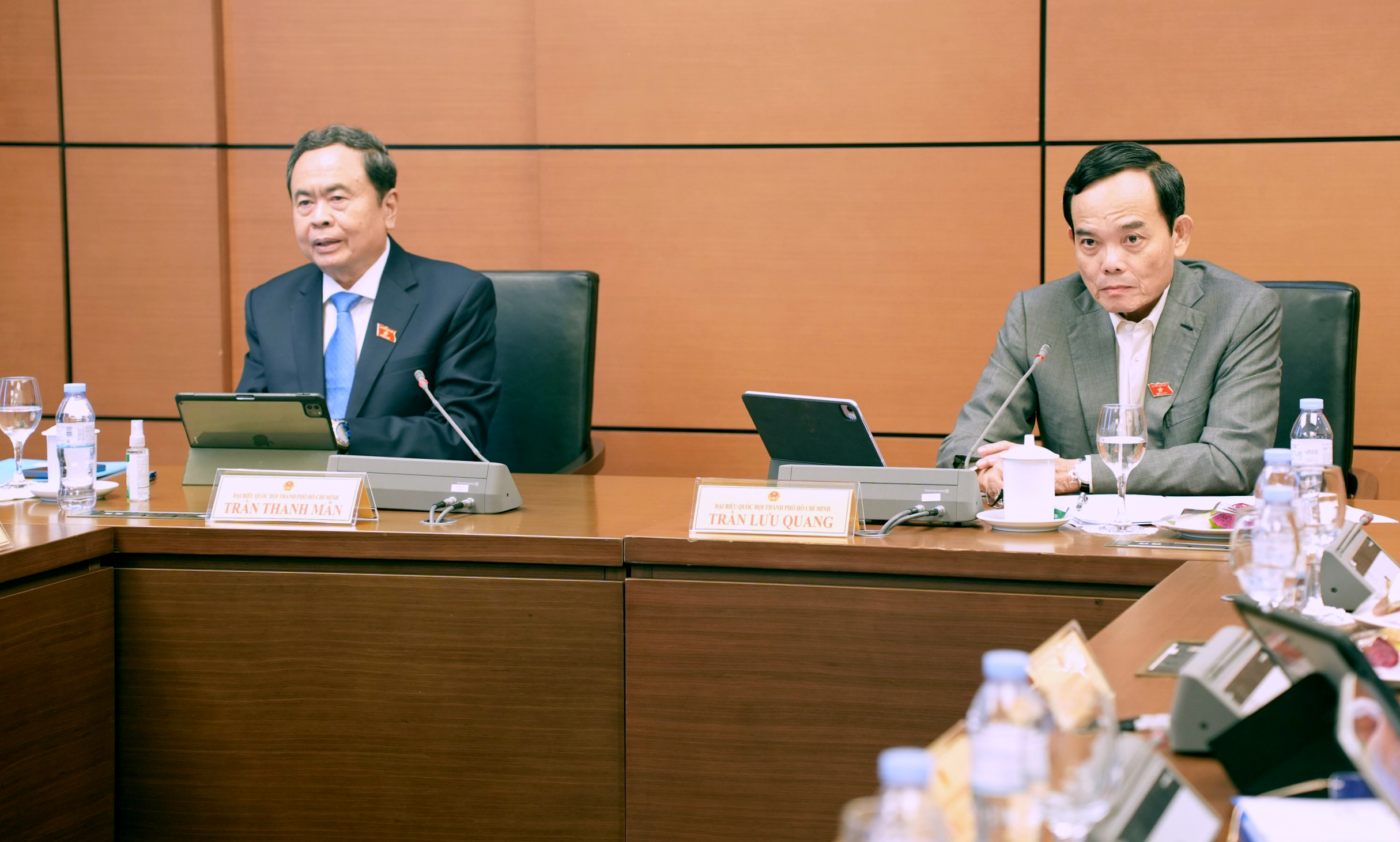 Bí thư Trần Lưu Quang: TP.HCM chắt chiu nguồn lực, triển khai nhiều giải pháp thúc đẩy tăng trưởng hai con số - Ảnh 1.