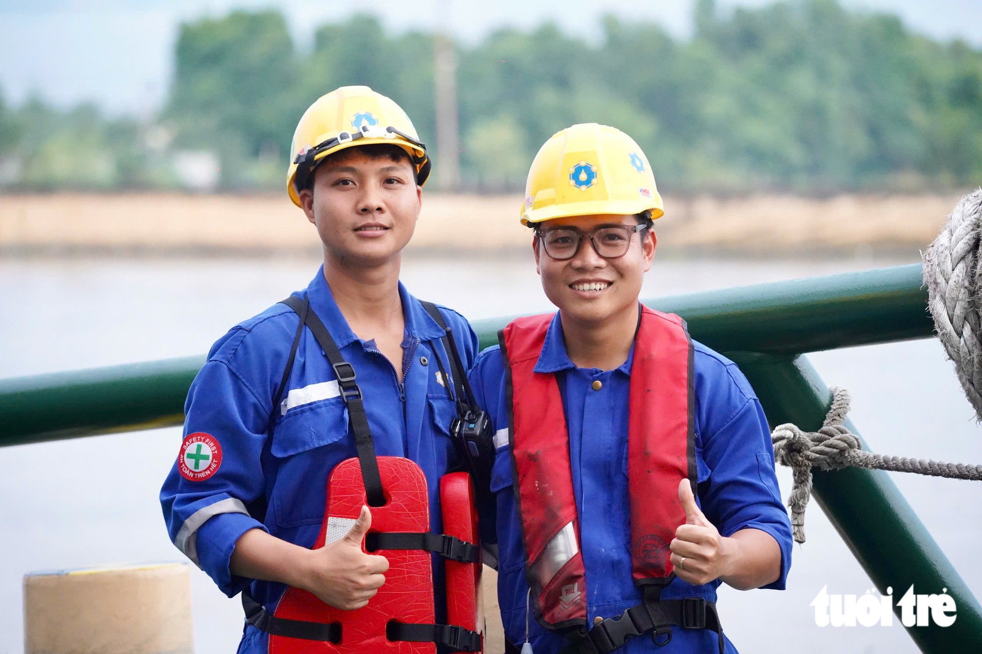 Hơn 18h, đoàn lai vòm thép 3.400 tấn đã dừng nghỉ tại cầu phao ở Cần Giờ an toàn - Ảnh 8.
