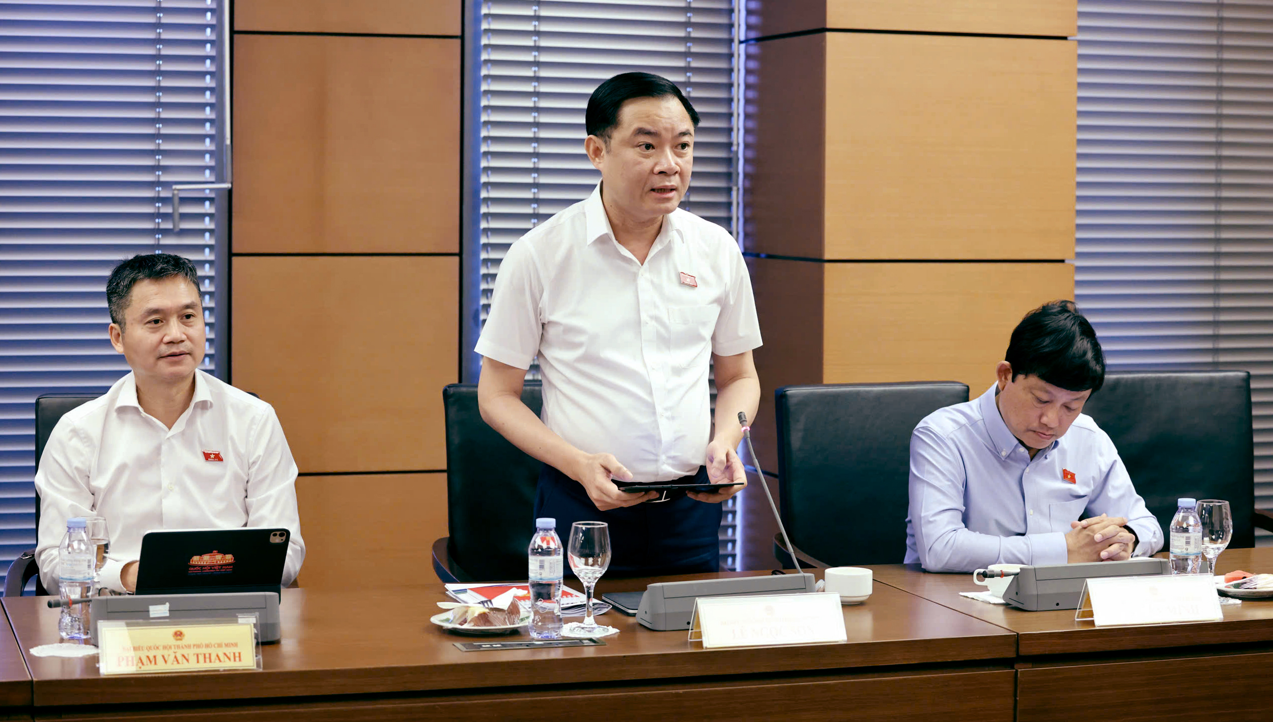Chủ tịch Petrovietnam, Petrolimex kể 'hậu trường' cung ứng 25 triệu thùng dầu, giảm giá xăng dầu cho người dân - Ảnh 2.