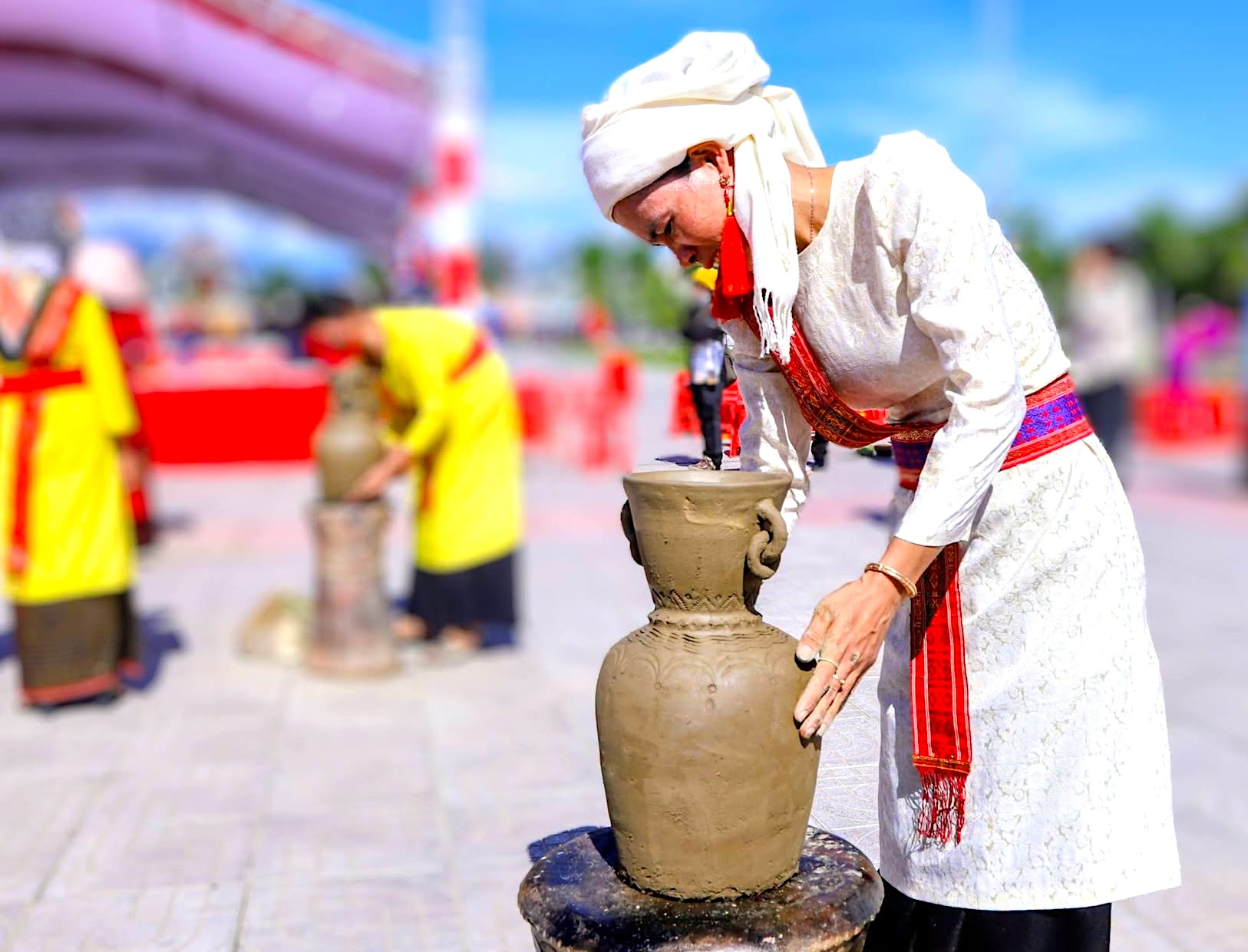 Khánh Hòa bảo vệ bghệ thuật làm gốm của người Chăm, nâng tầm làng gốm Bàu Trúc - Ảnh 1.