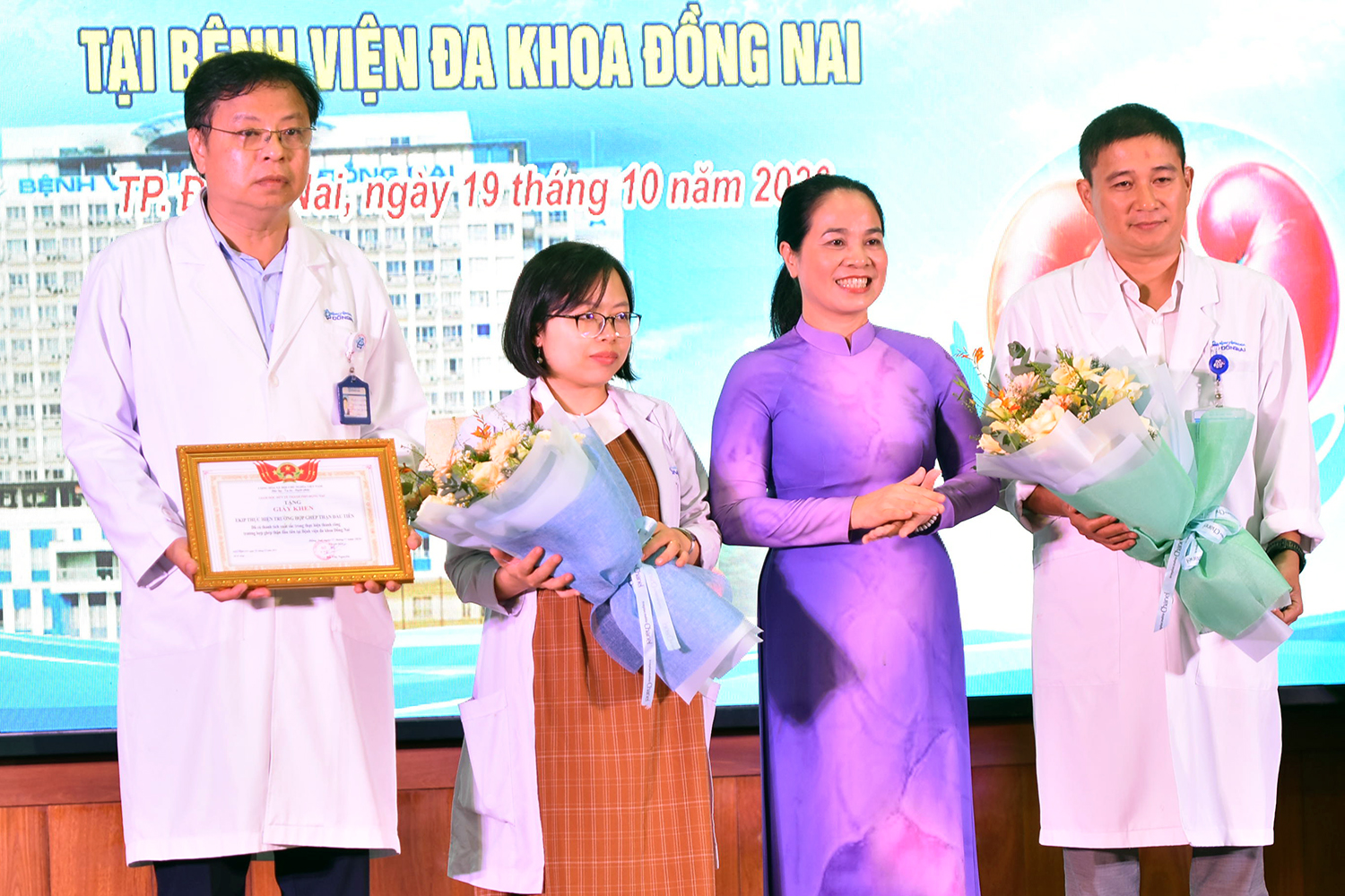 Đồng Nai công bố ca ghép tạng thành công đầu tiên, chồng hiến thận cho vợ - Ảnh 6.